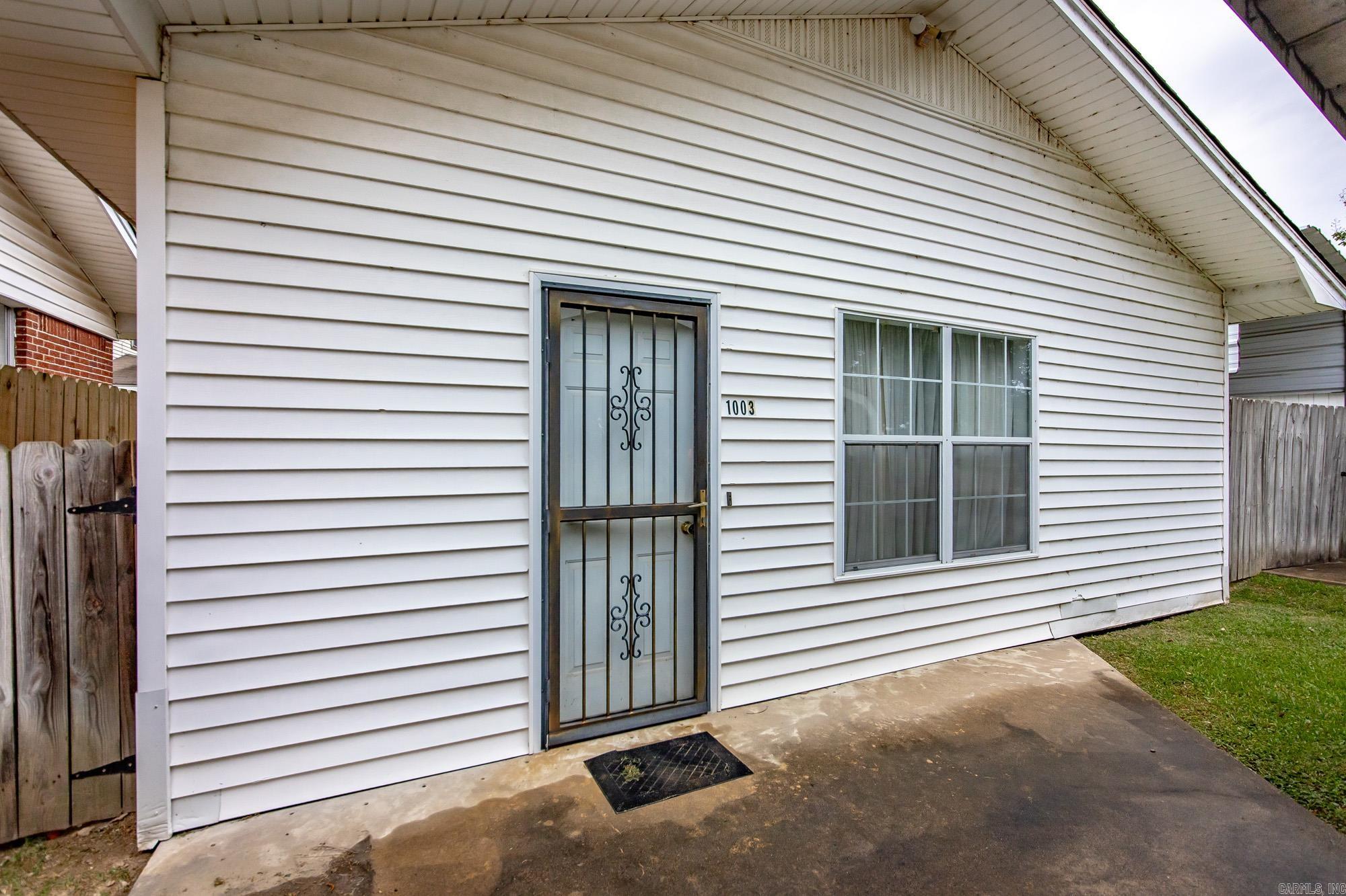 1003 E Homan England, AR 72046