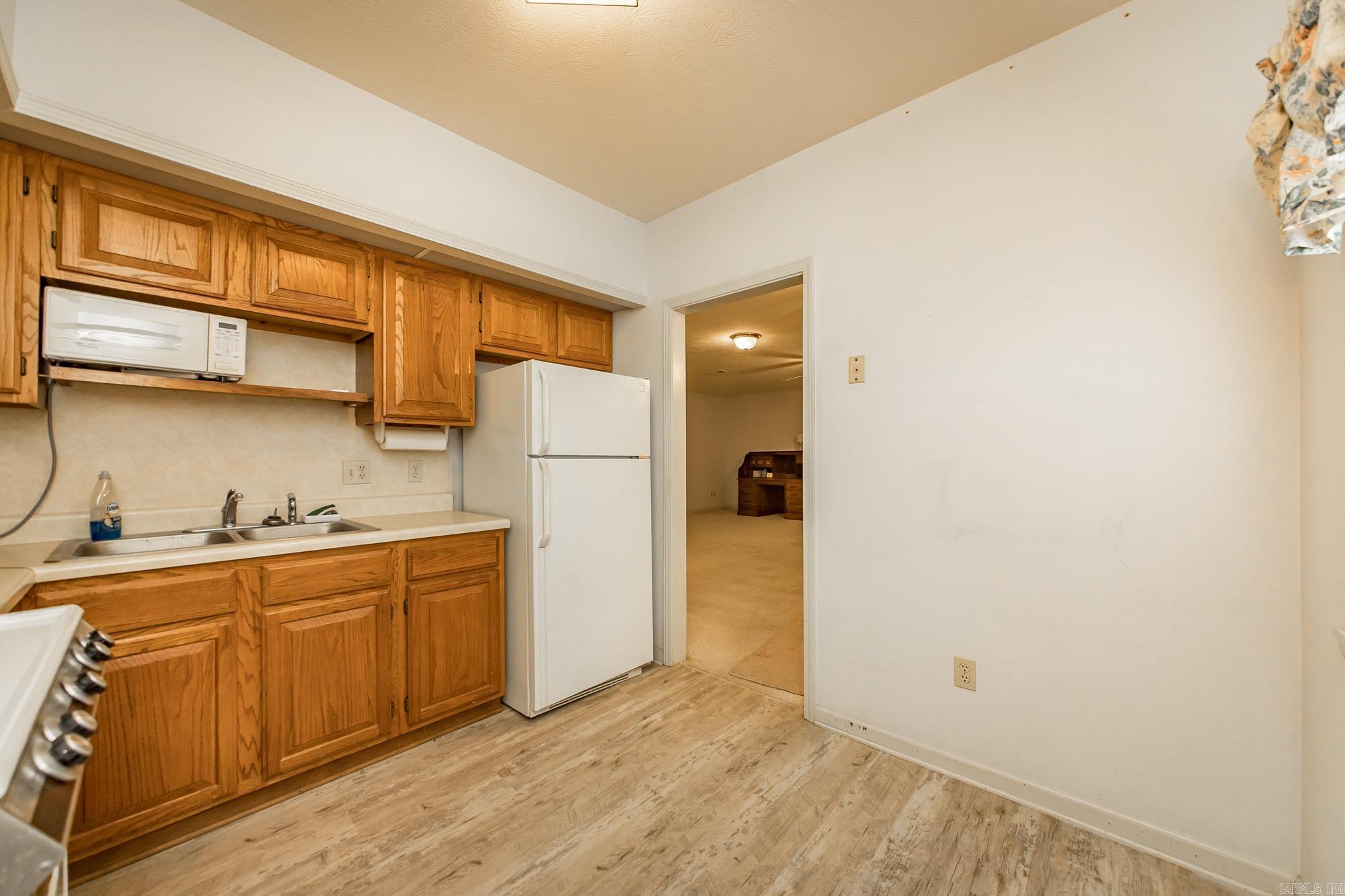 1003 E Homan England, AR 72046