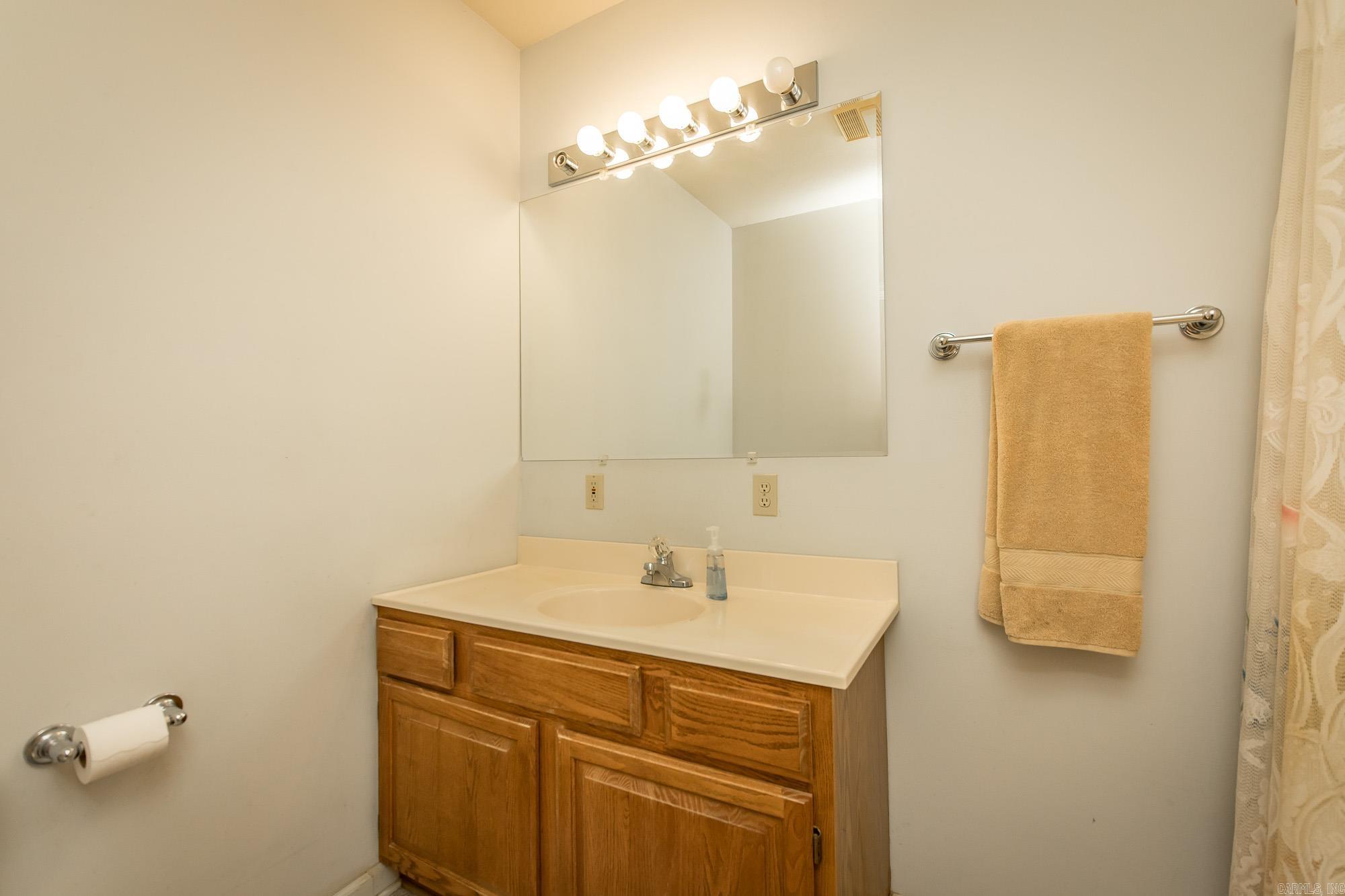 1003 E Homan England, AR 72046