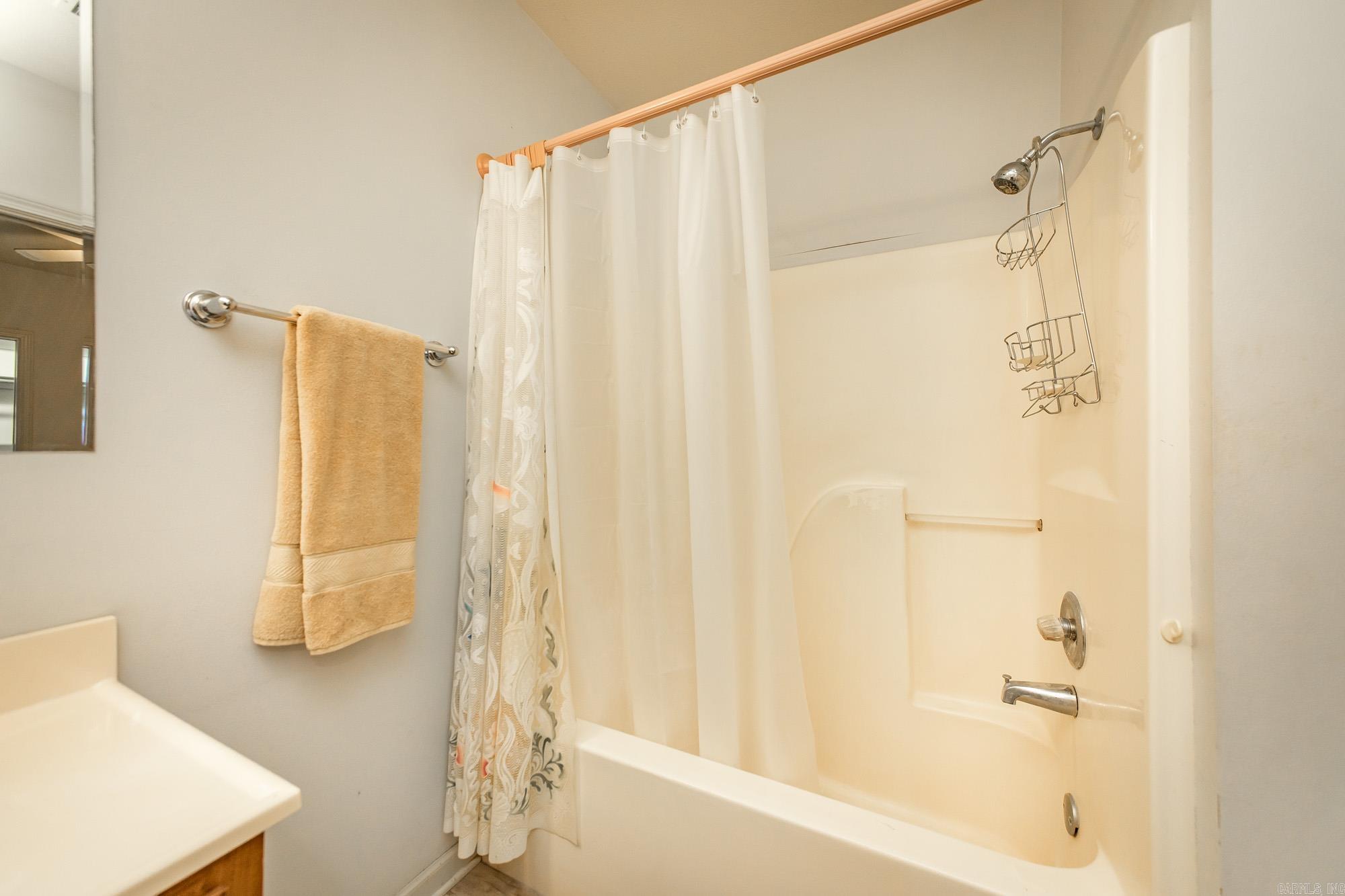 1003 E Homan England, AR 72046