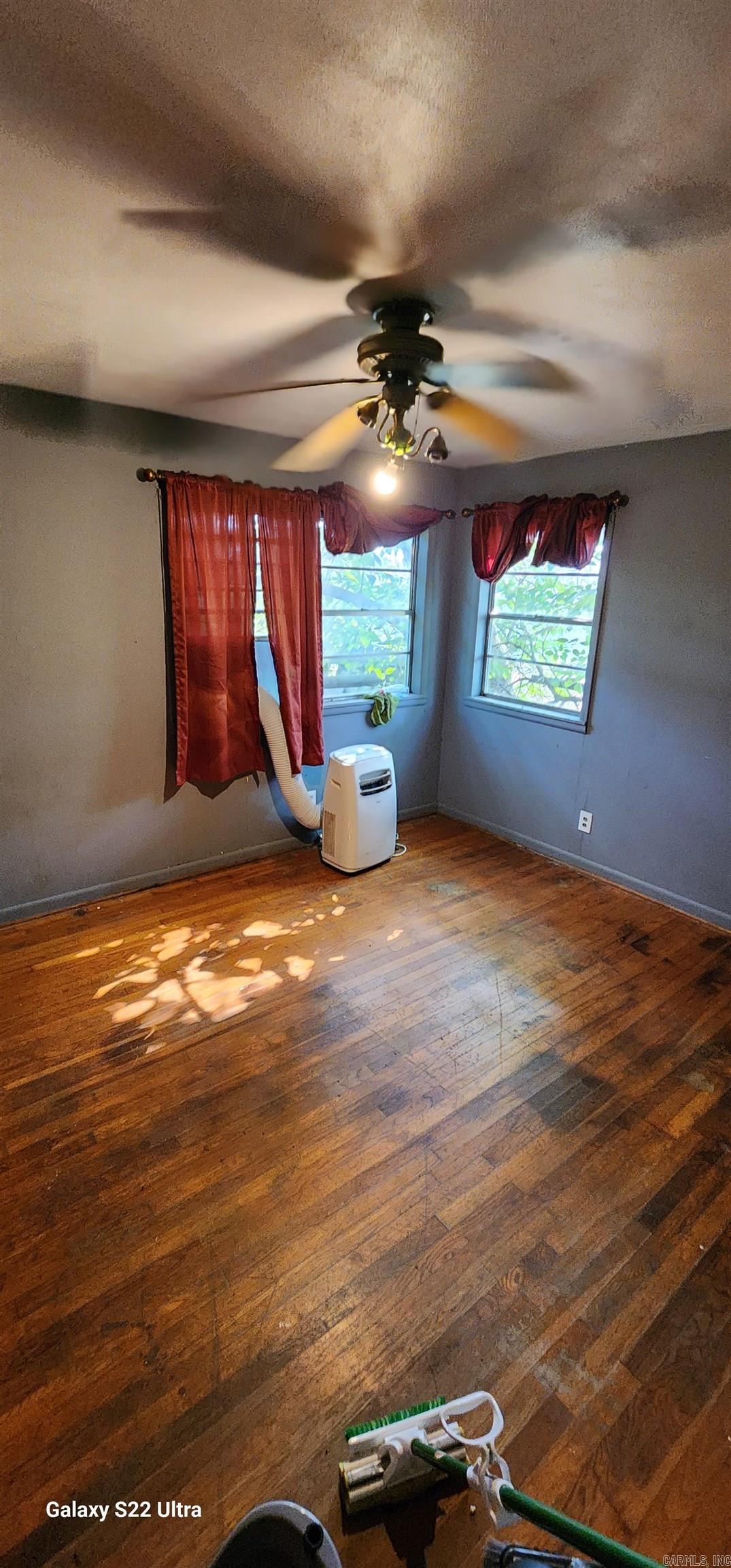 2710 E Walnut Street Paris, AR 72855