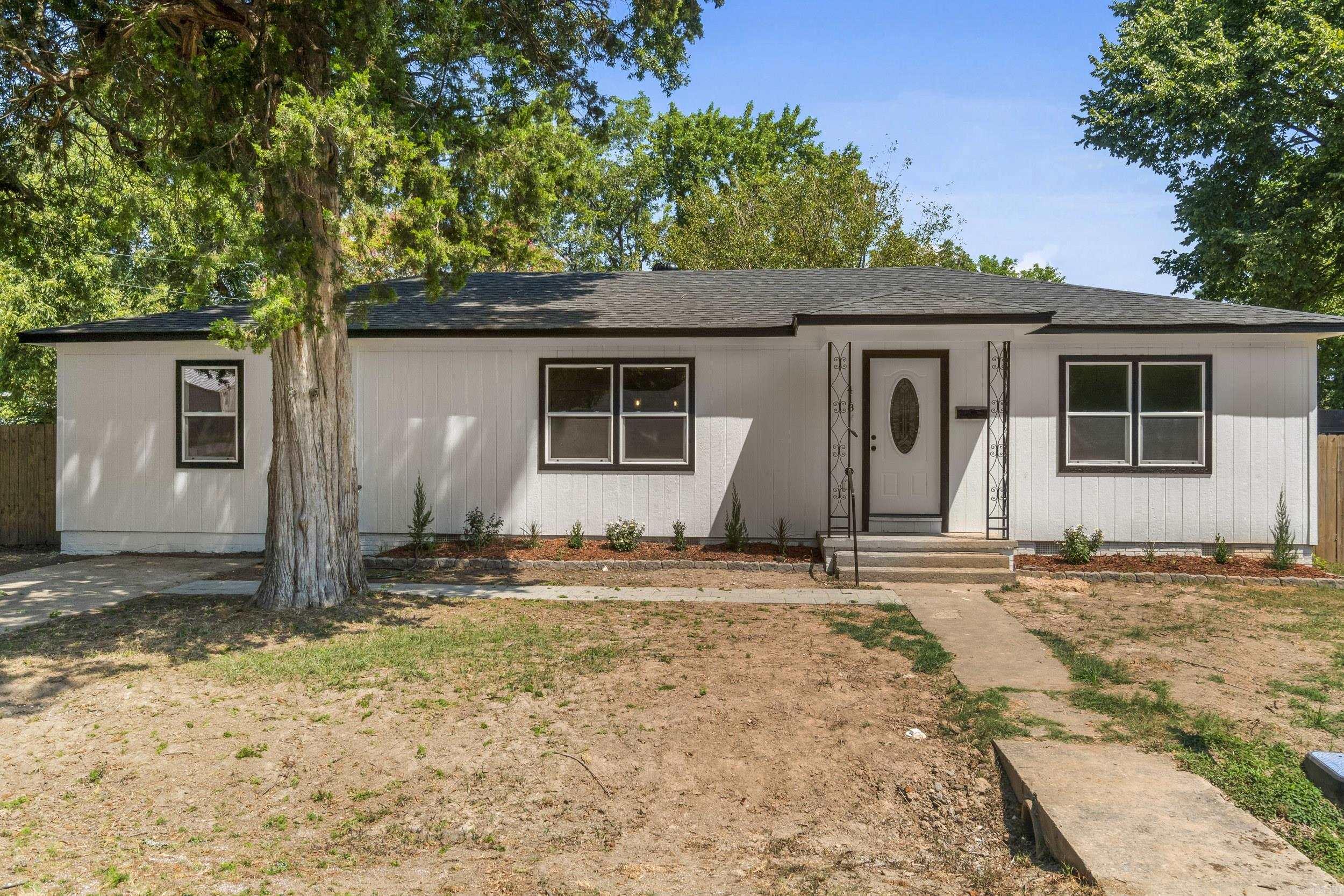 418 W 4th  Lonoke, AR