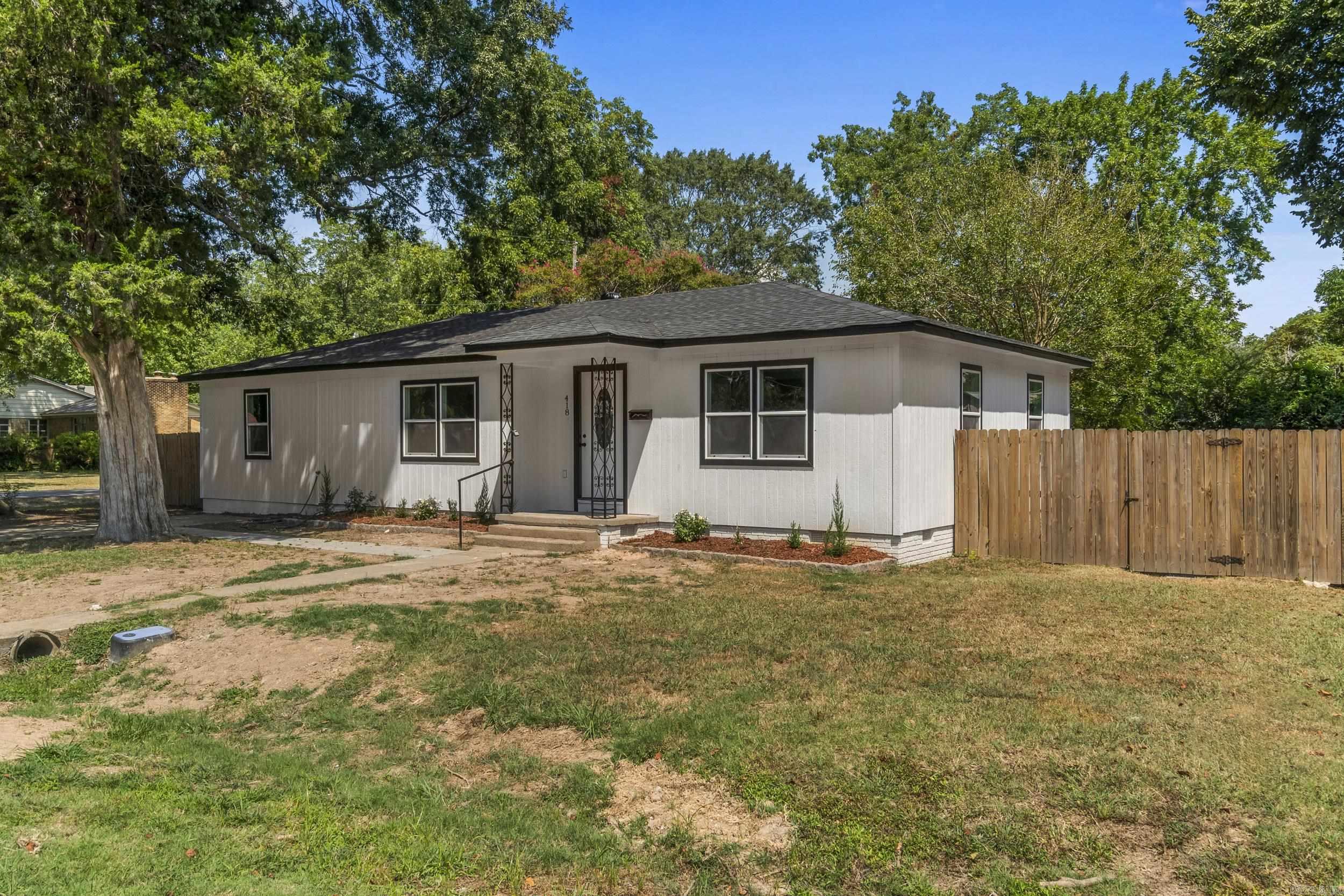 418 W 4th  Lonoke, AR