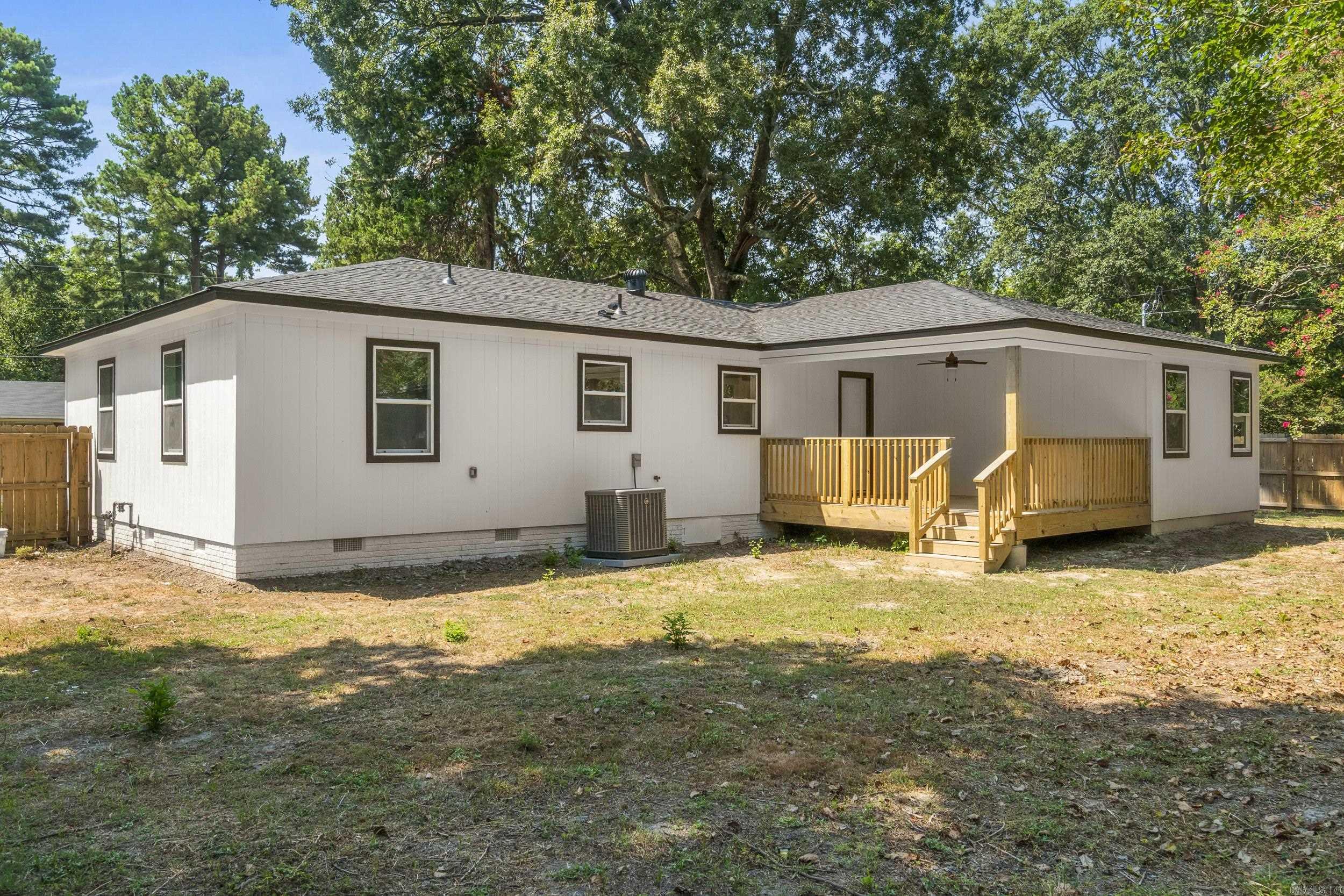 418 W 4th  Lonoke, AR