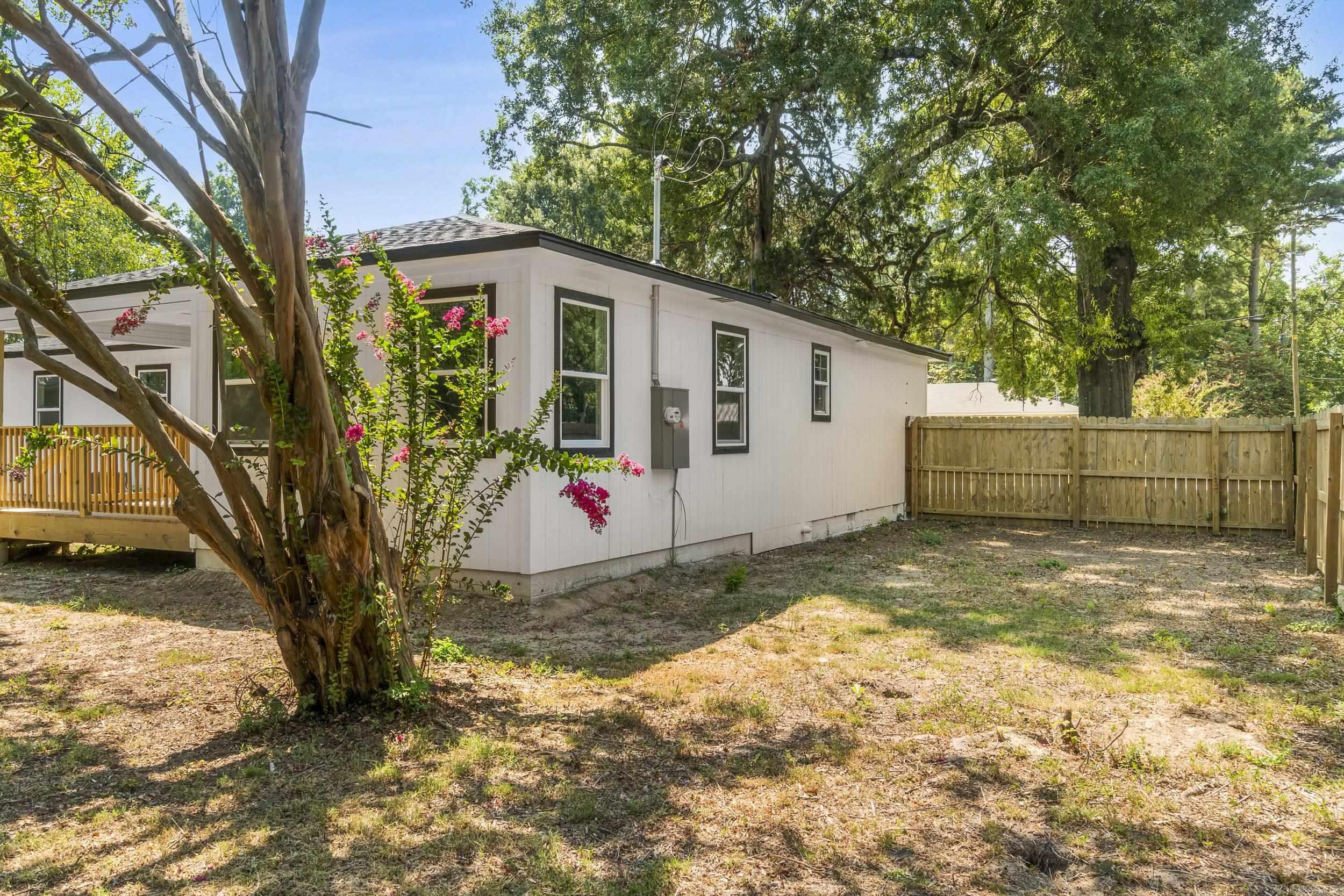 418 W 4th  Lonoke, AR