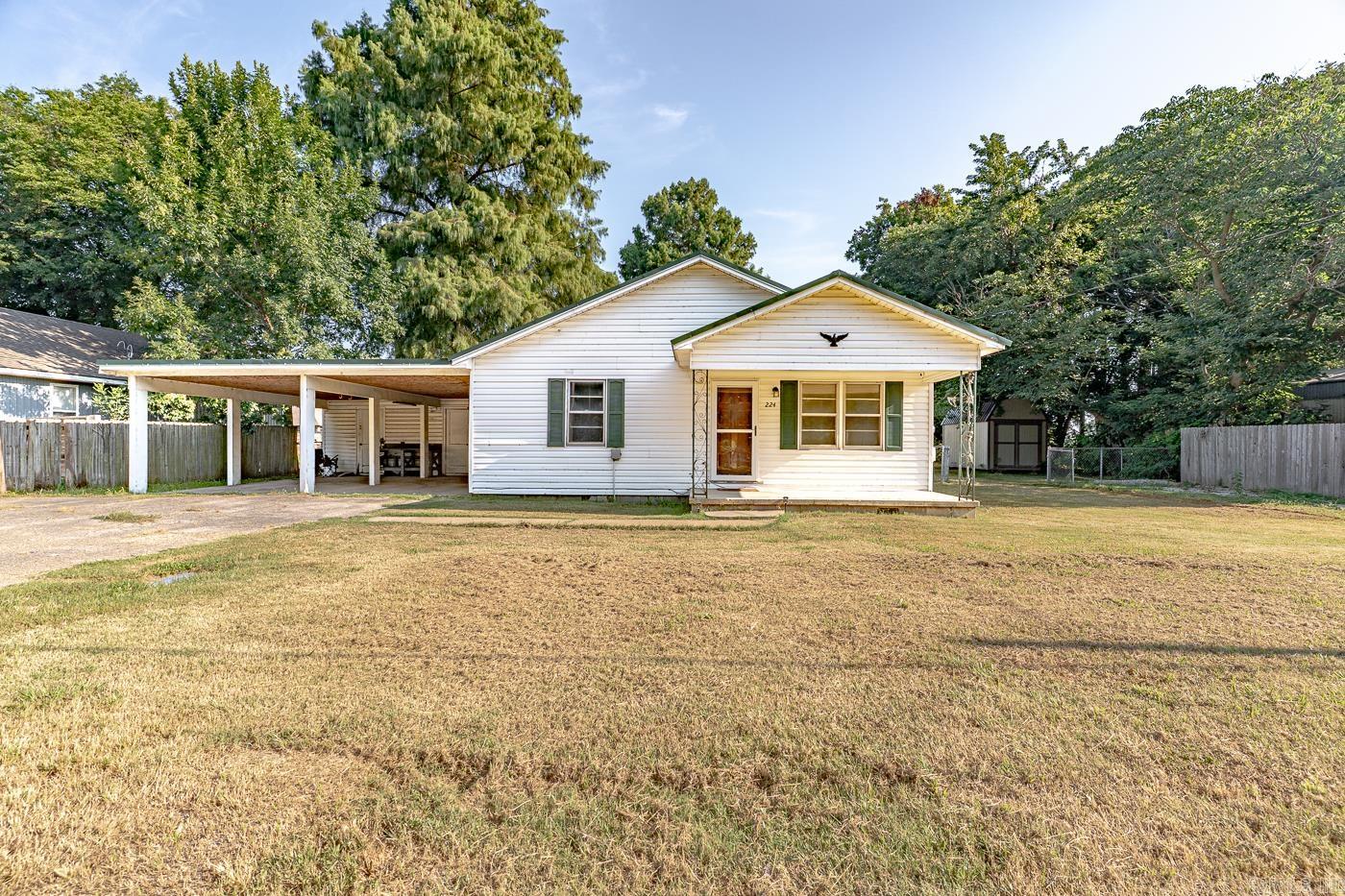 224 E Olympia Ave Manila, AR 72442