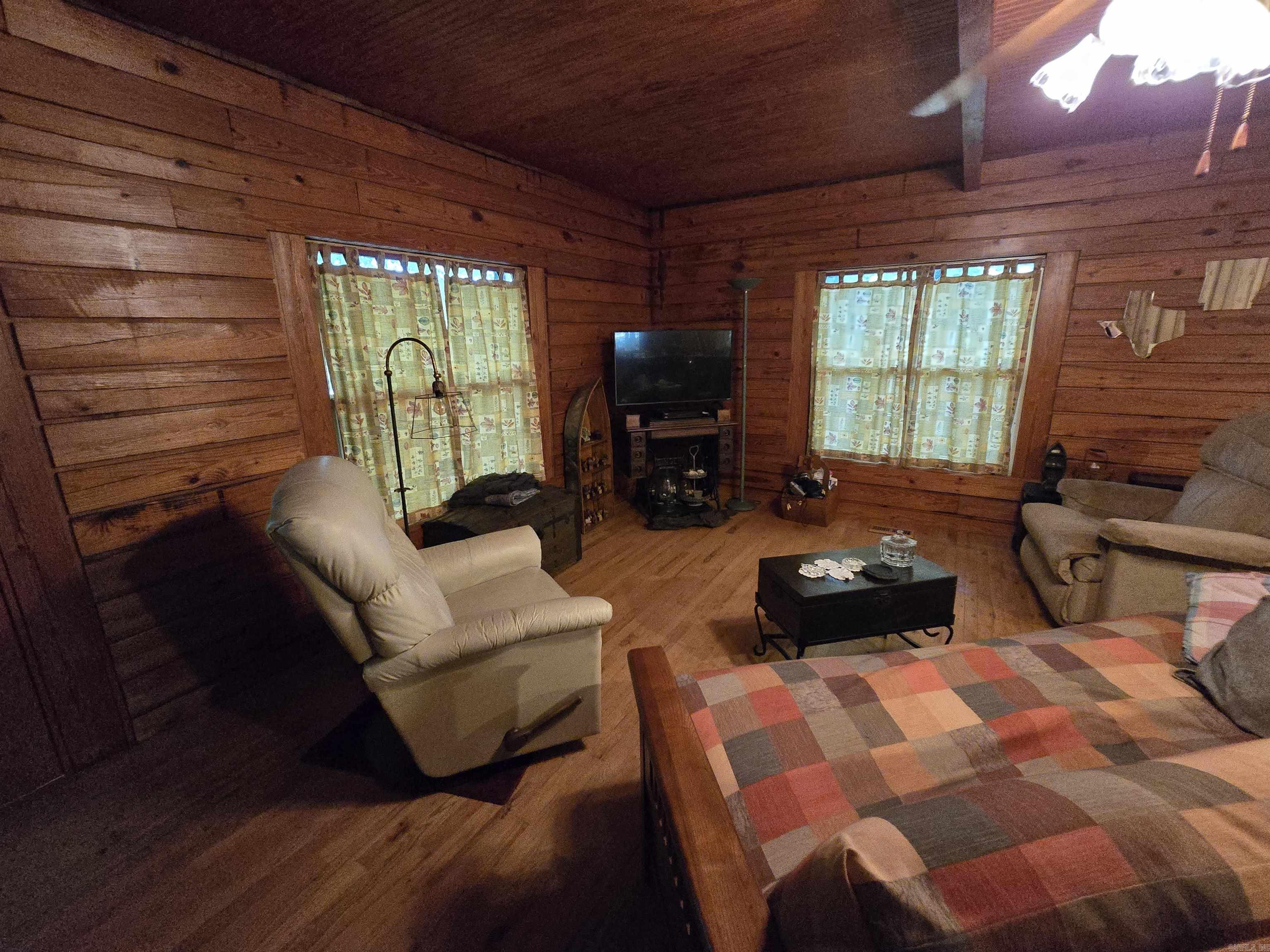 2732 Mitchell Road Mountain View, AR 72560