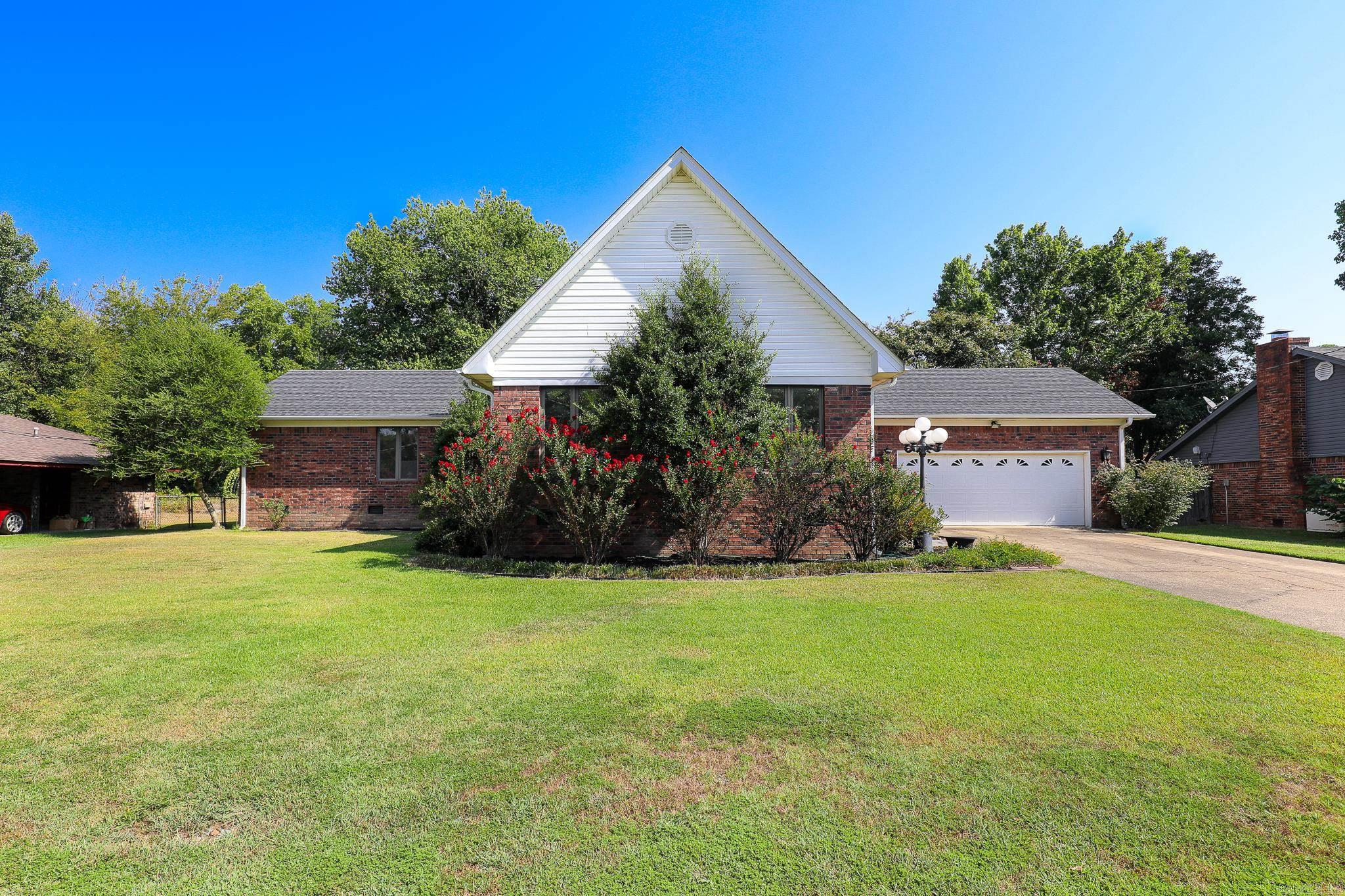 521 W CROSS ST. Benton, AR 72015