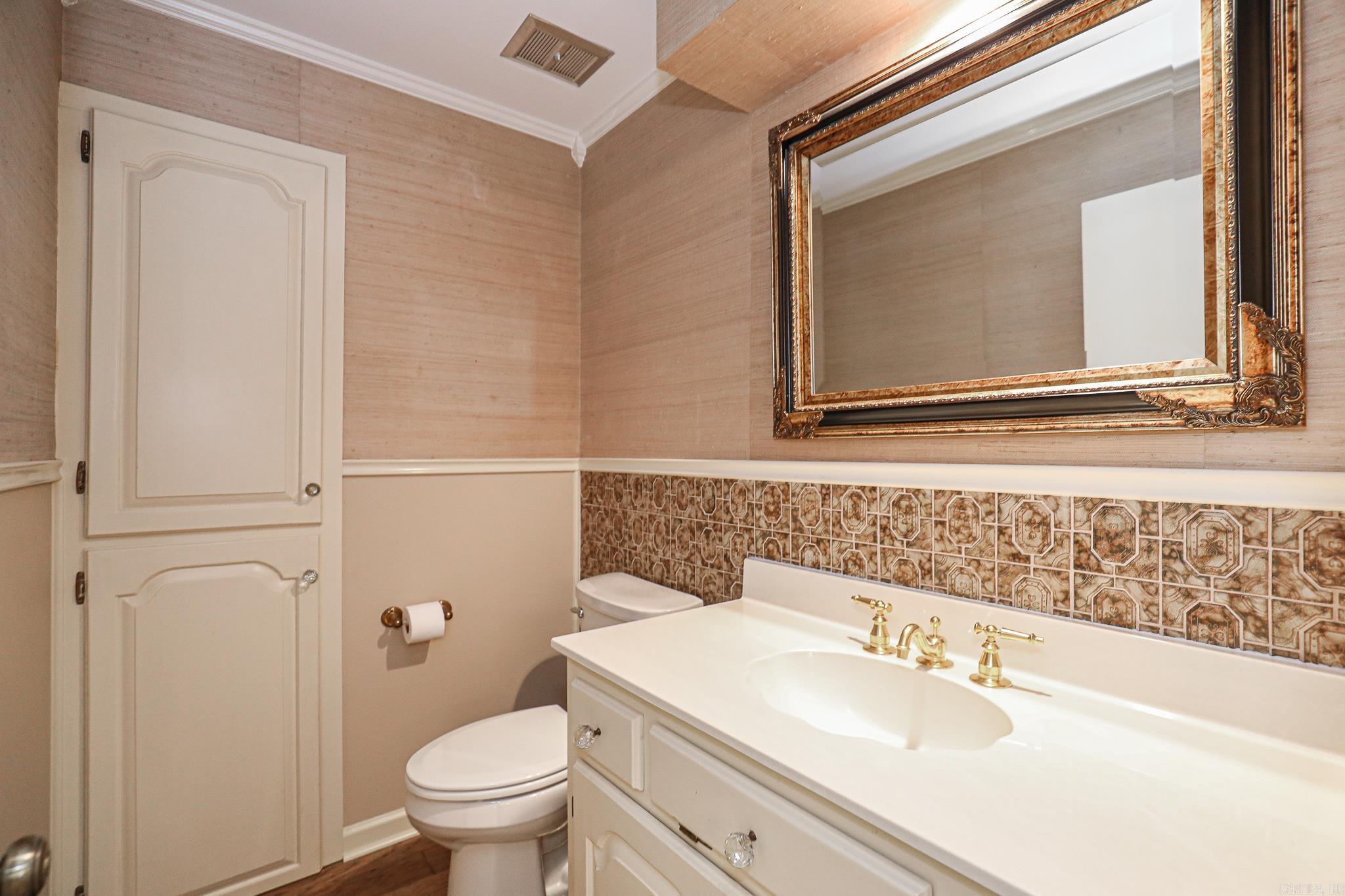 521 W CROSS ST. Benton, AR 72015