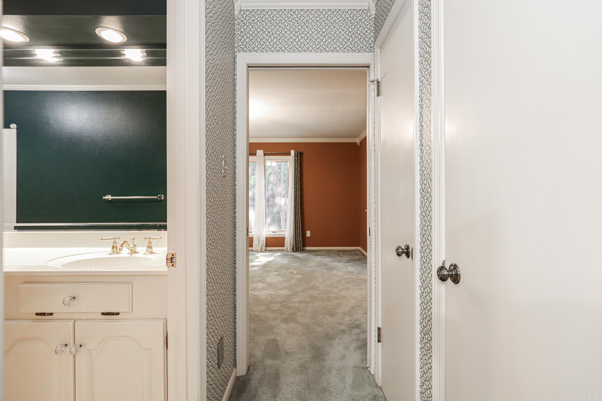 521 W CROSS ST. Benton, AR 72015