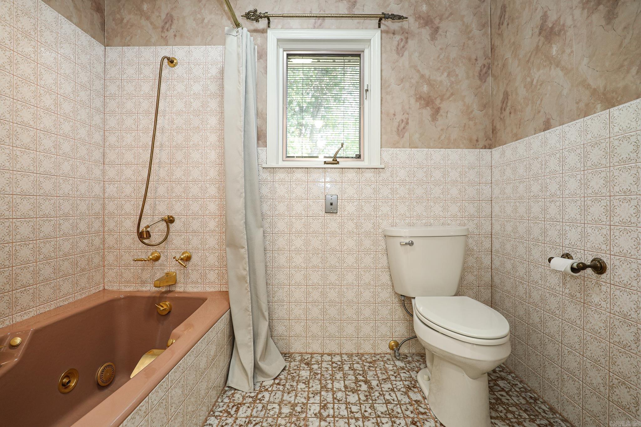 521 W CROSS ST. Benton, AR 72015