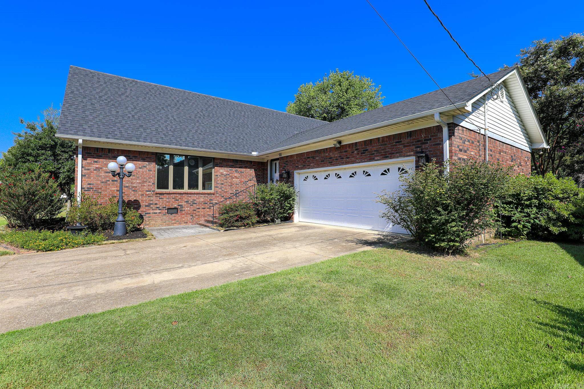 521 W CROSS ST. Benton, AR 72015