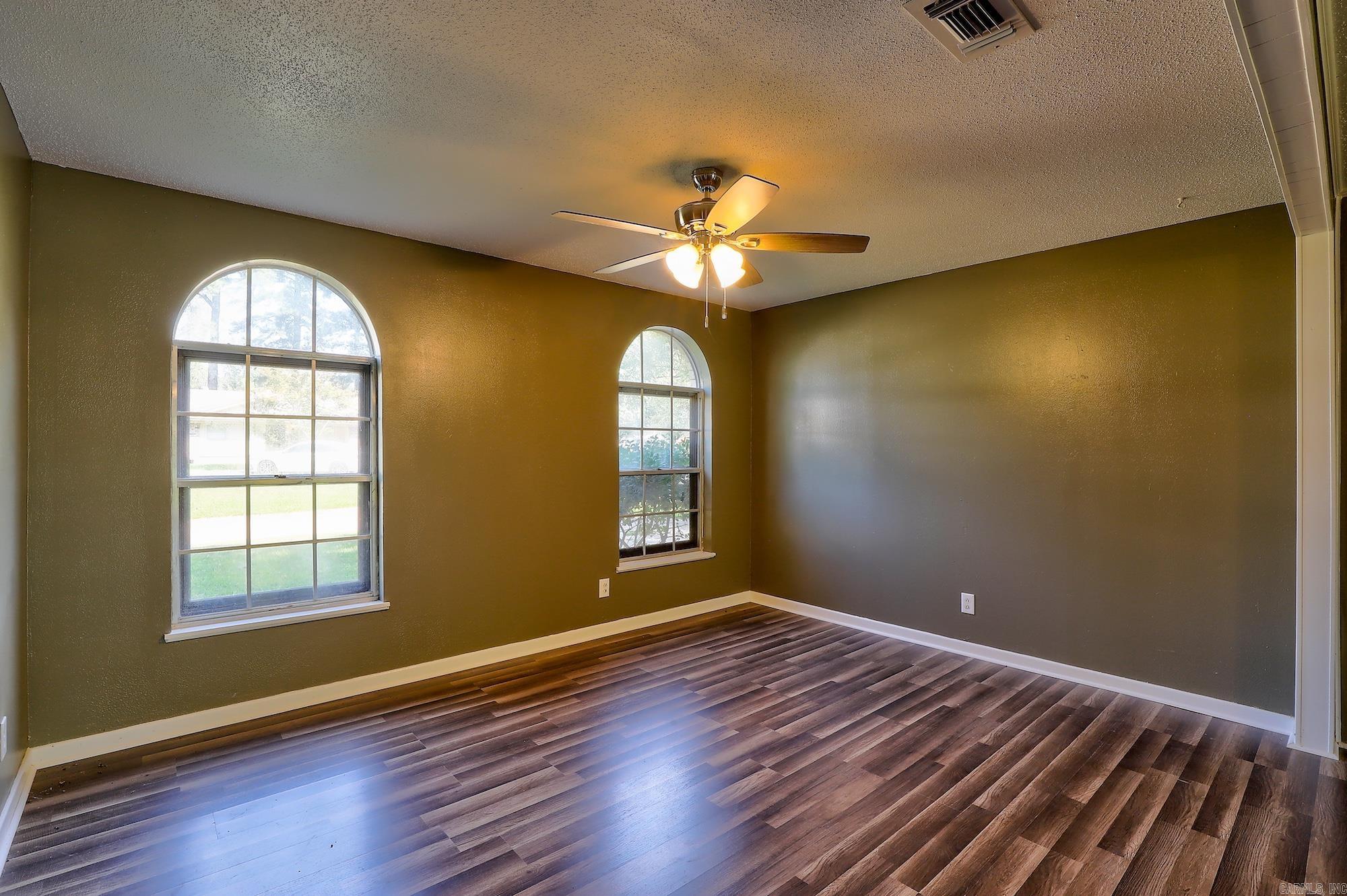 720 Diane Drive Wake Village, TX 75501