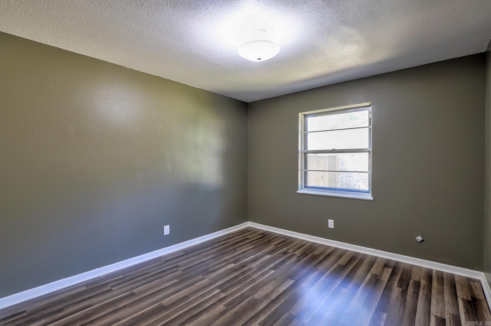 720 Diane Drive Wake Village, TX 75501