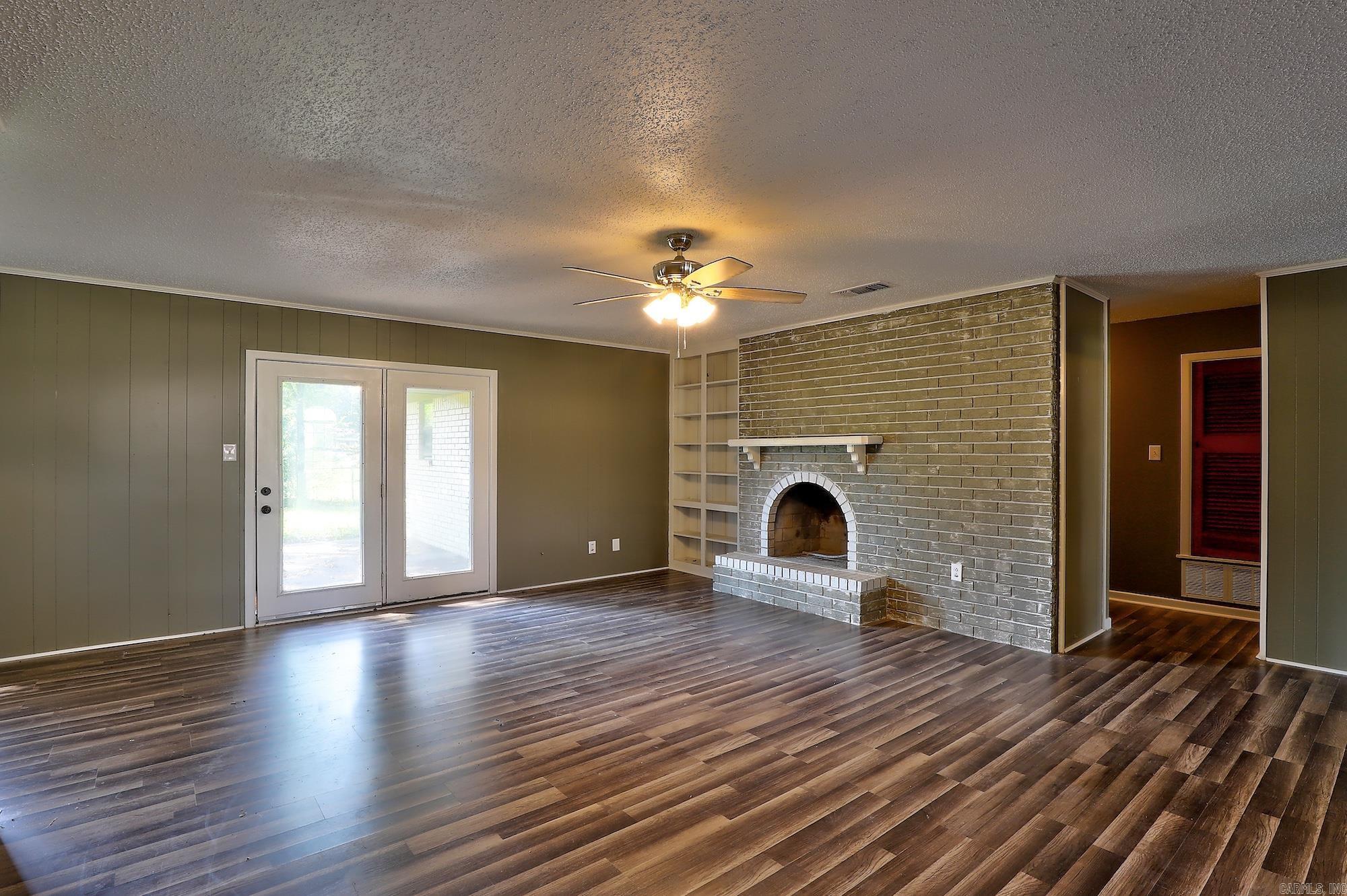 720 Diane Drive Wake Village, TX 75501