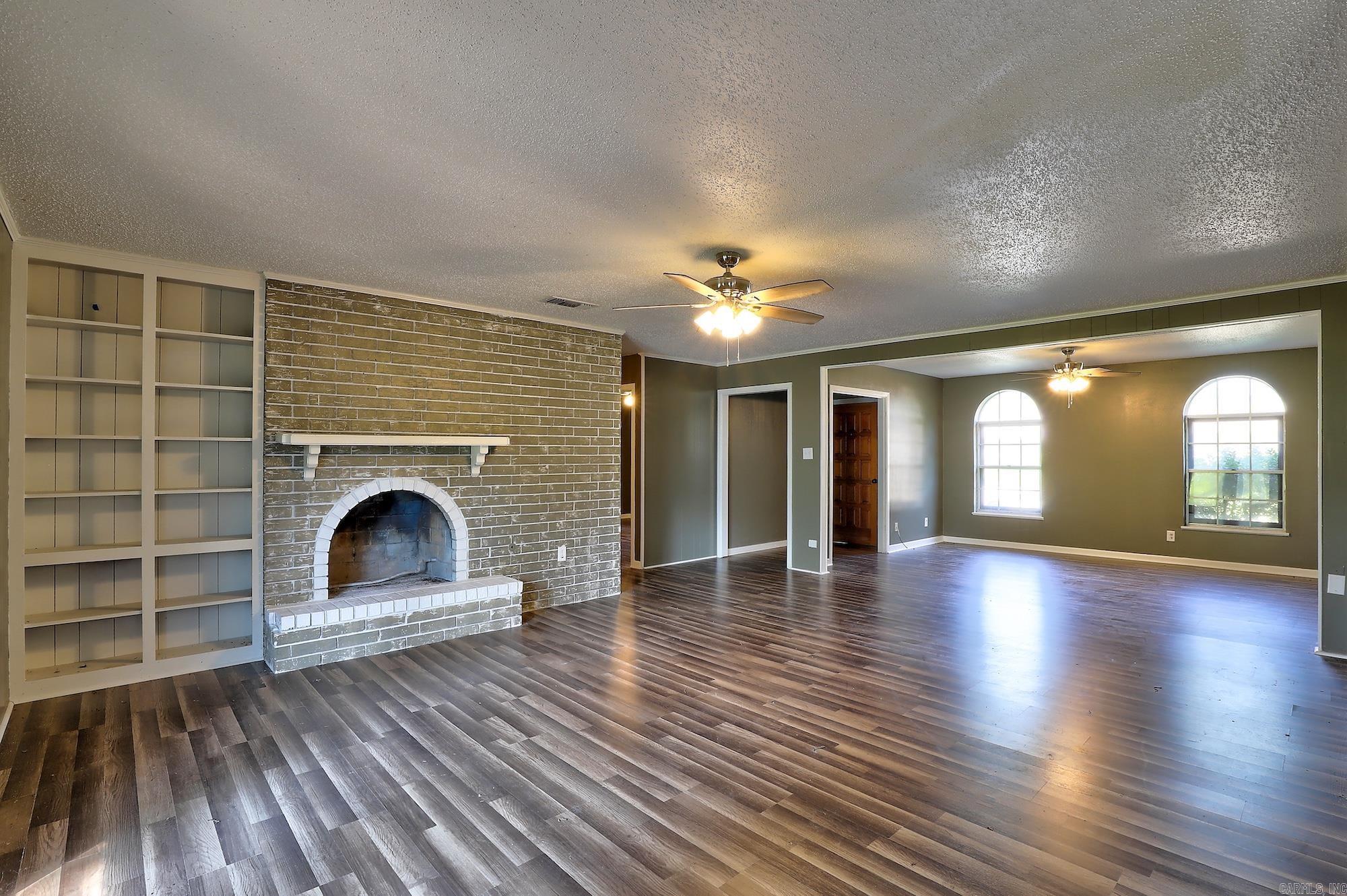 720 Diane Drive Wake Village, TX 75501