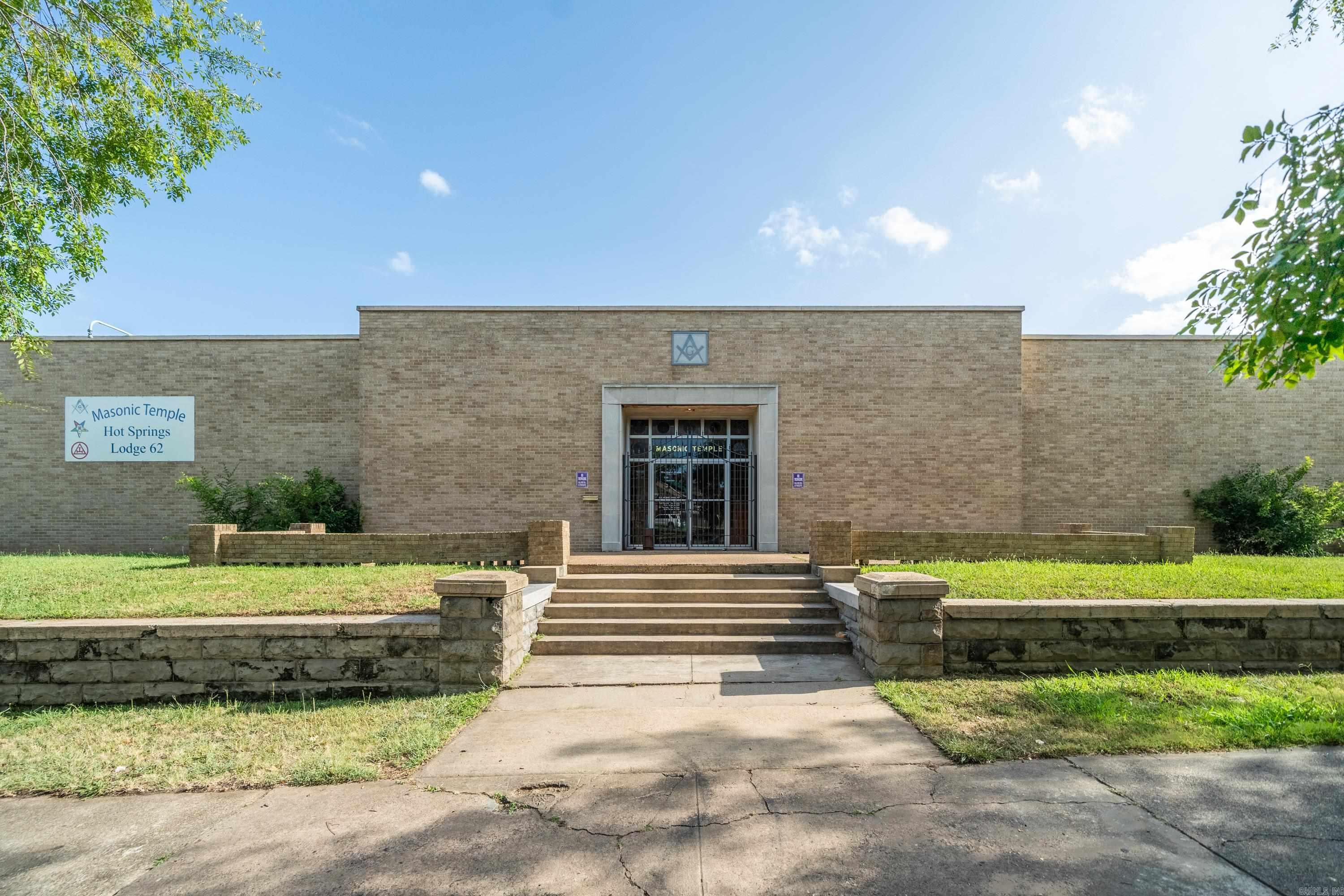 311 W Grand Ave 315 W Grand Hot Springs, AR