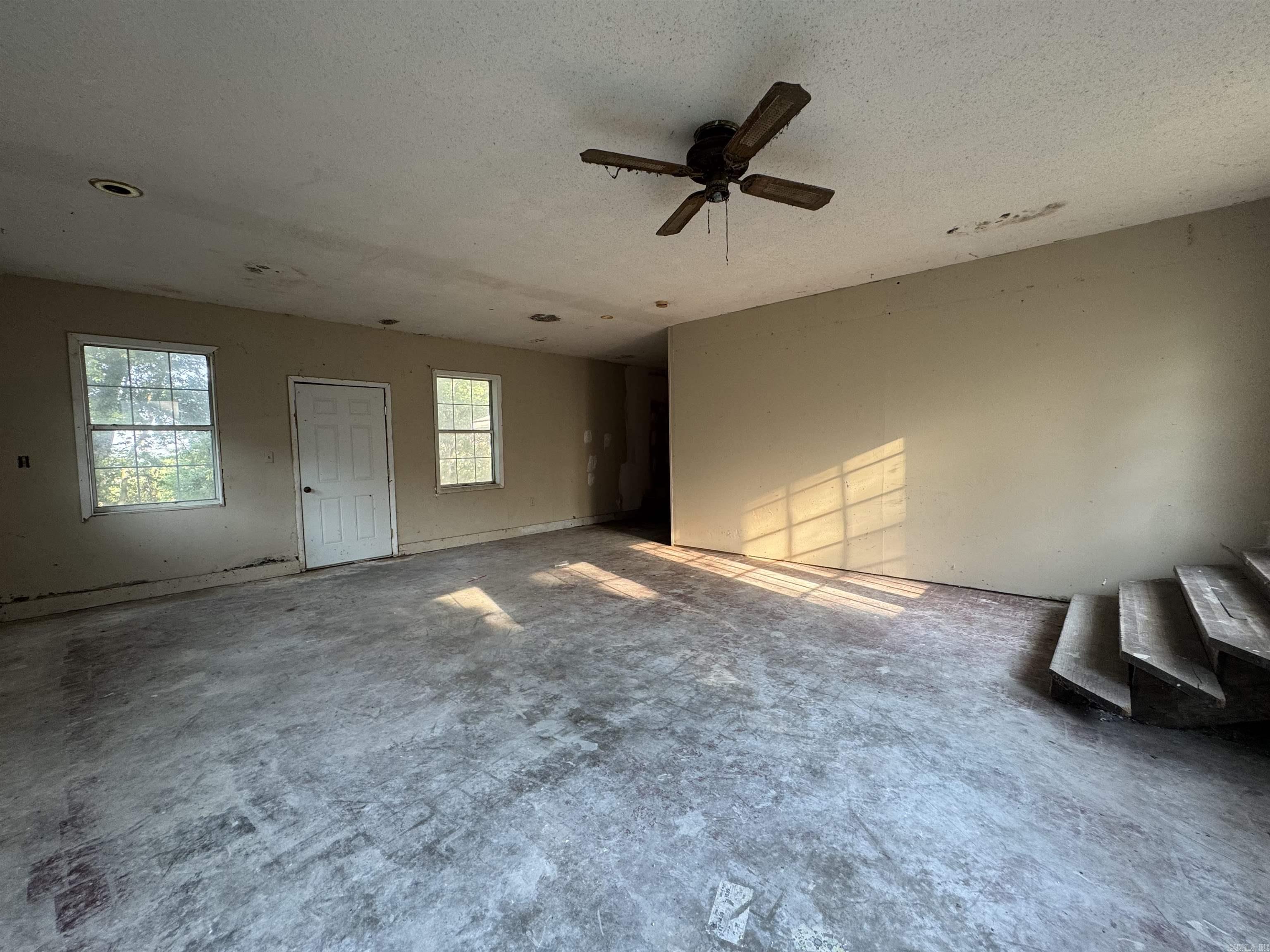 2 Triangle  Southside, AR