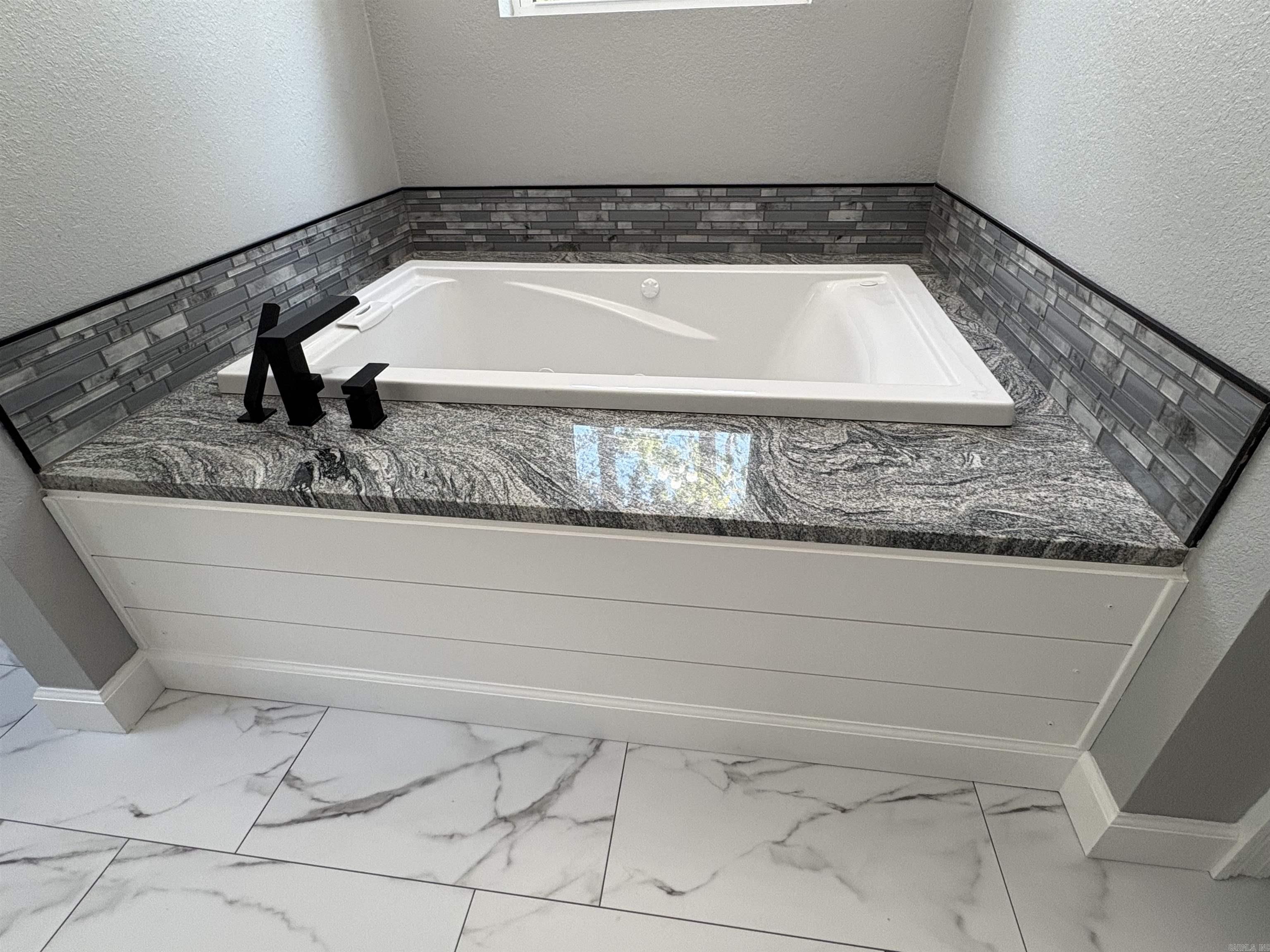 52 ALICANTE Road Hot Springs Village, AR 71909