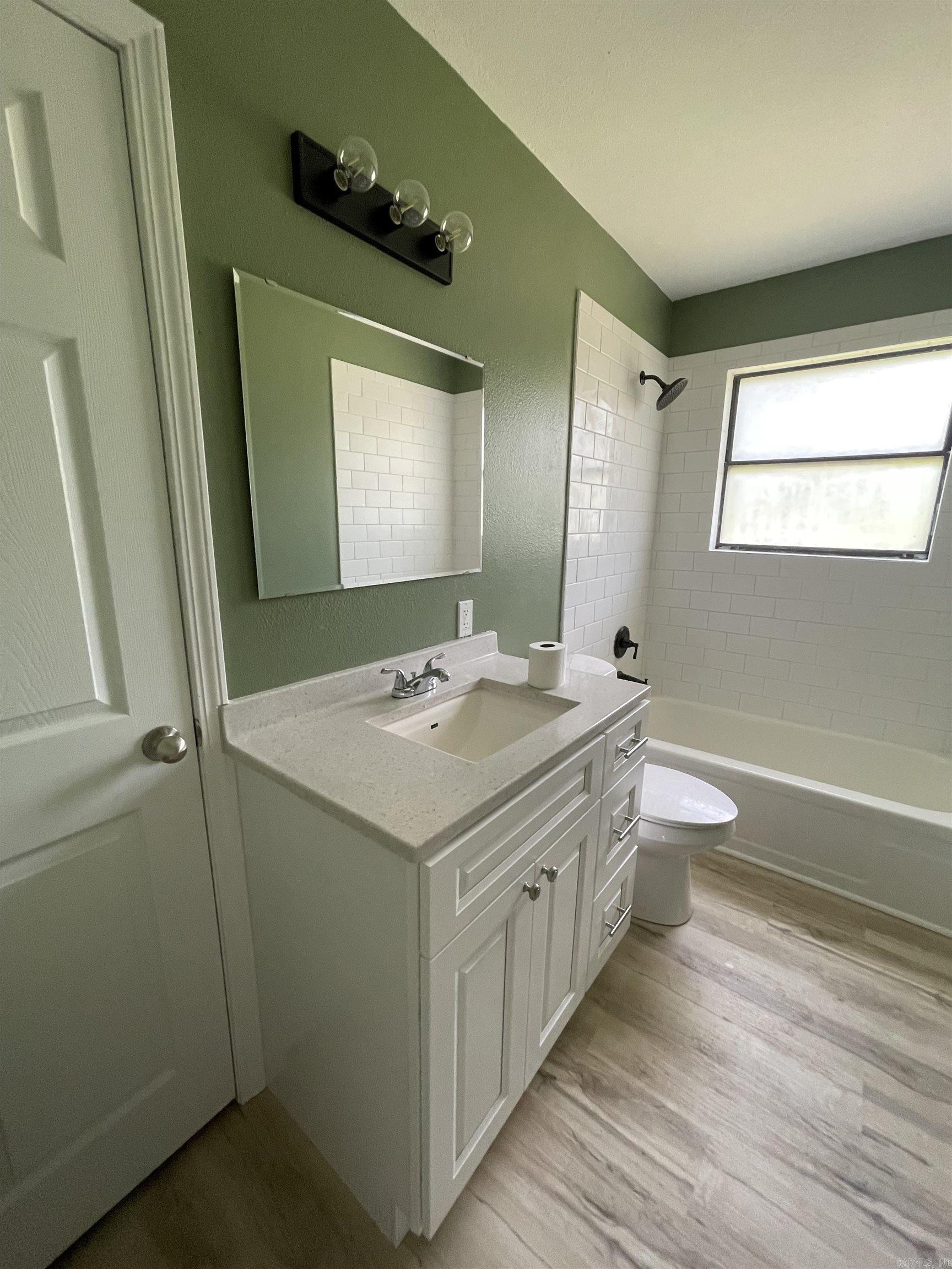 617 N 35th Ozark, AR 72949