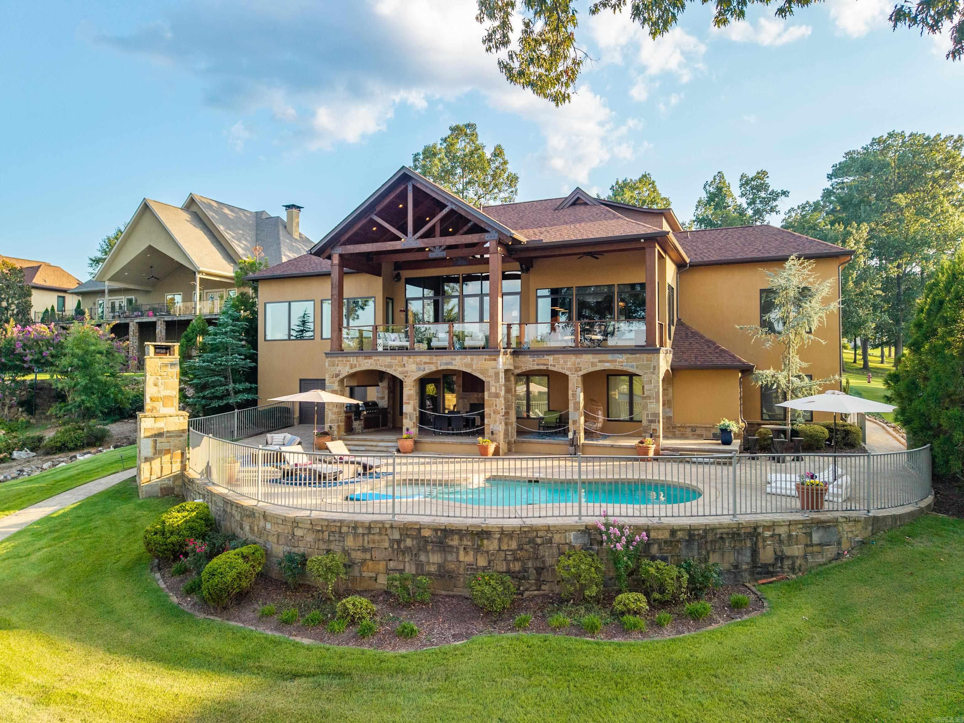 225 Water Oak  Hot Springs, AR