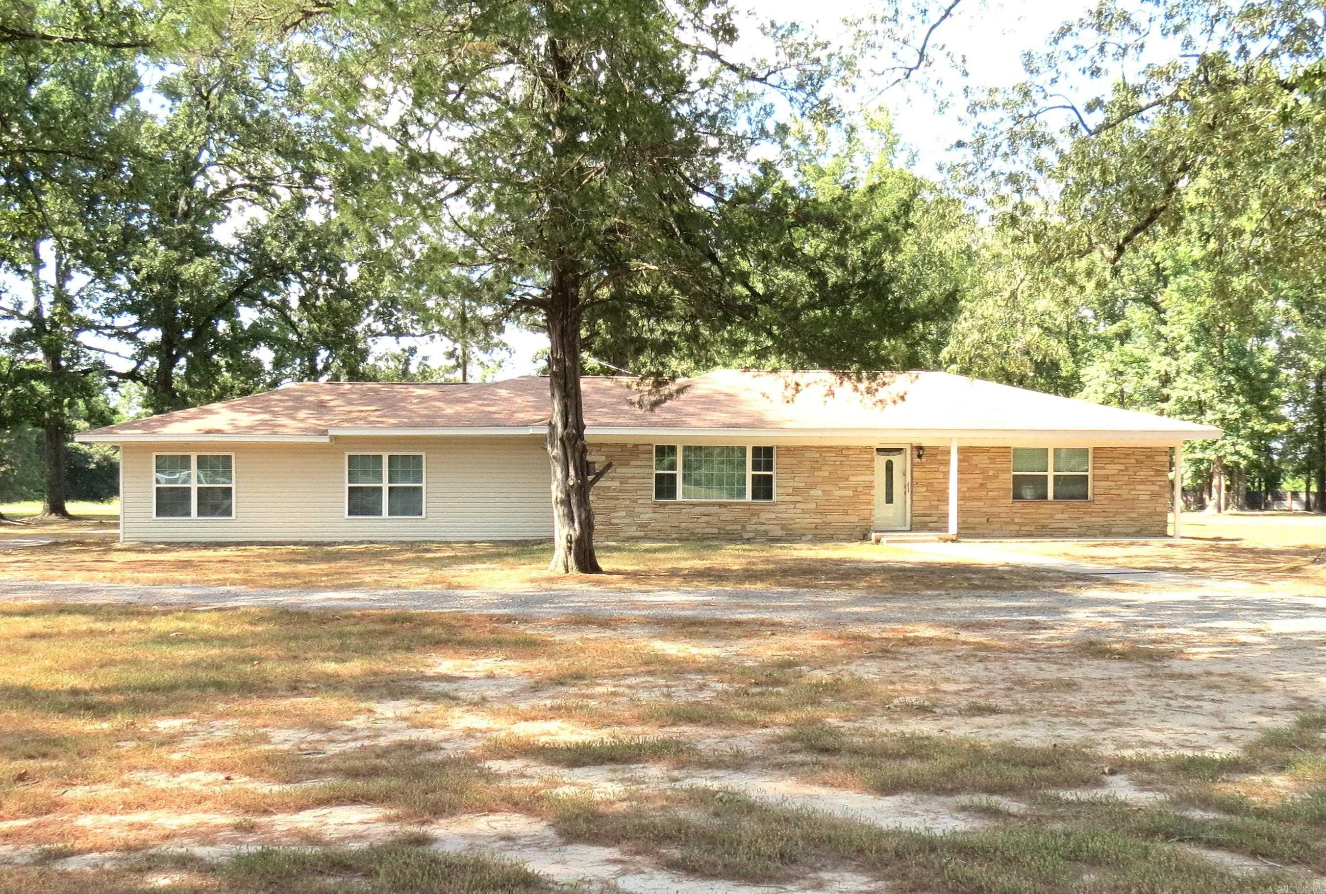 8227 Sulphur Springs Road Pine Bluff, AR 71603