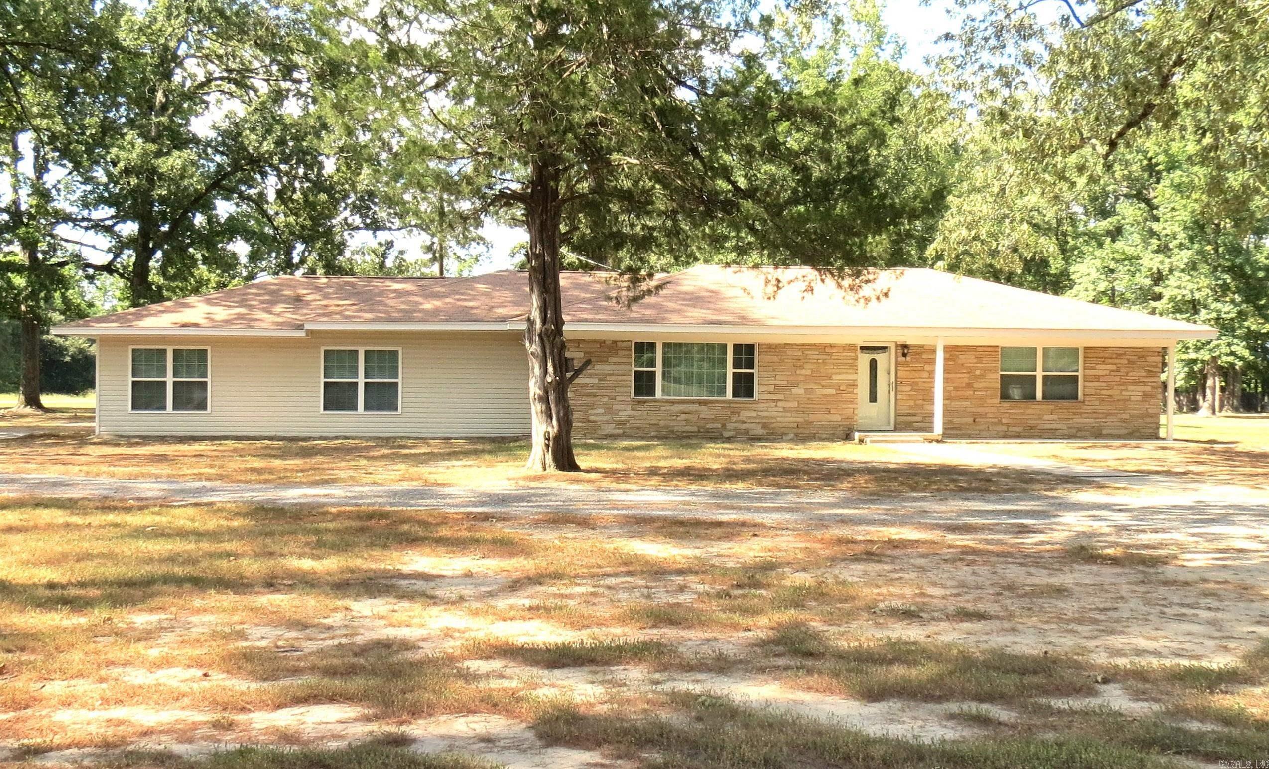 8227 Sulphur Springs Road Pine Bluff, AR 71603