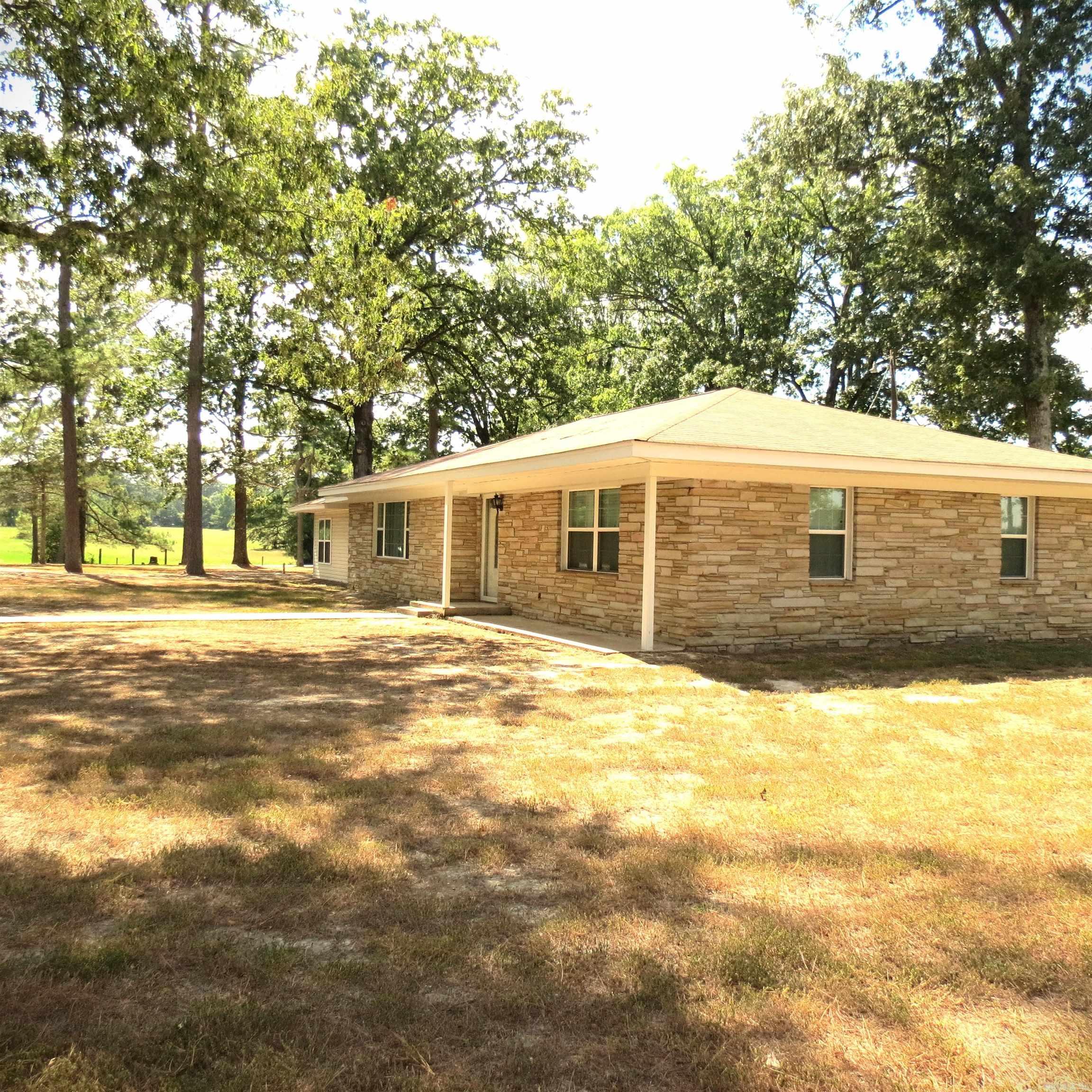 8227 Sulphur Springs Road Pine Bluff, AR 71603