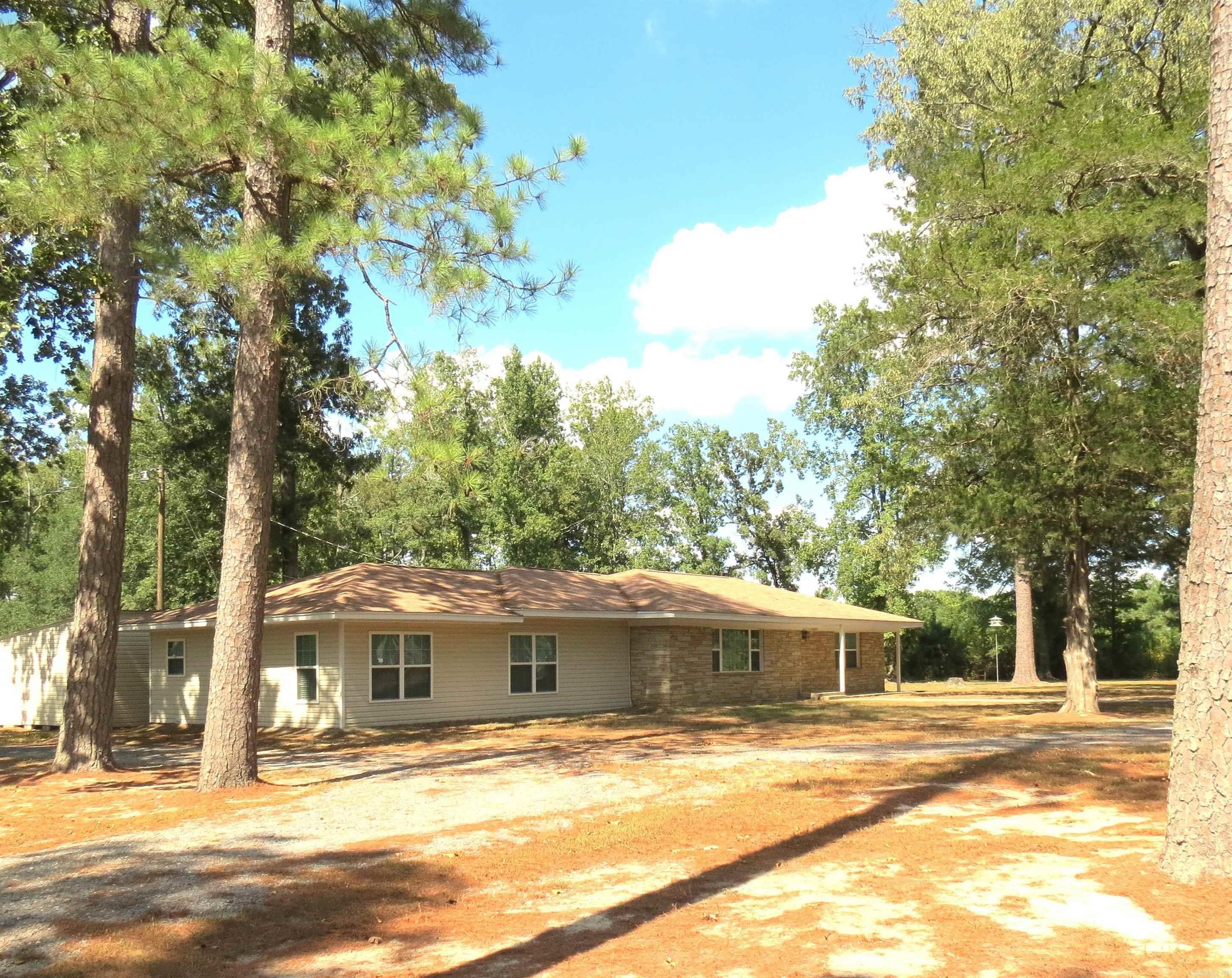 8227 Sulphur Springs Road Pine Bluff, AR 71603