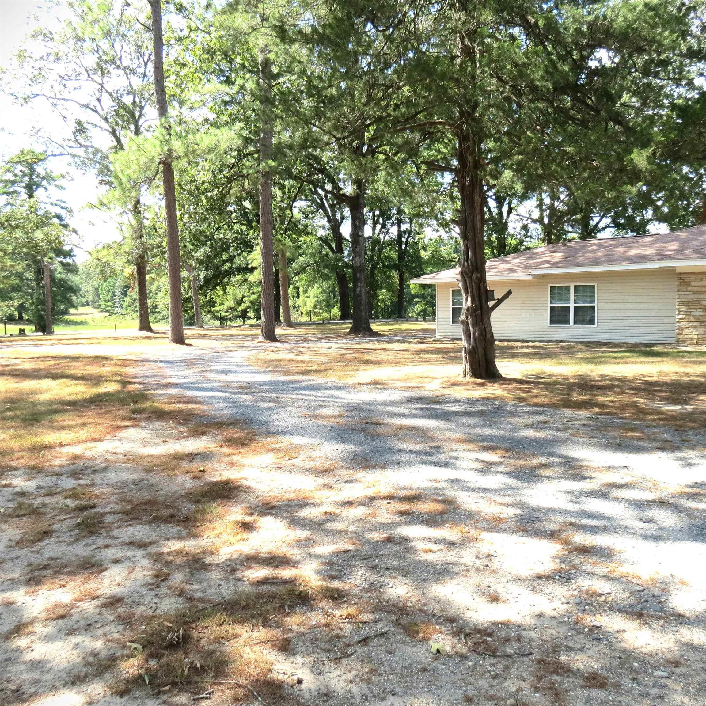 8227 Sulphur Springs Road Pine Bluff, AR 71603