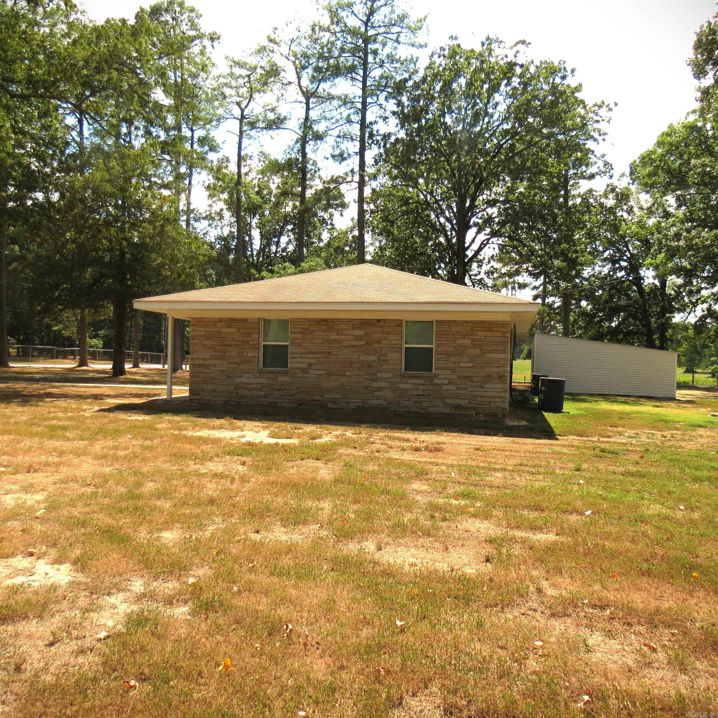 8227 Sulphur Springs Road Pine Bluff, AR 71603