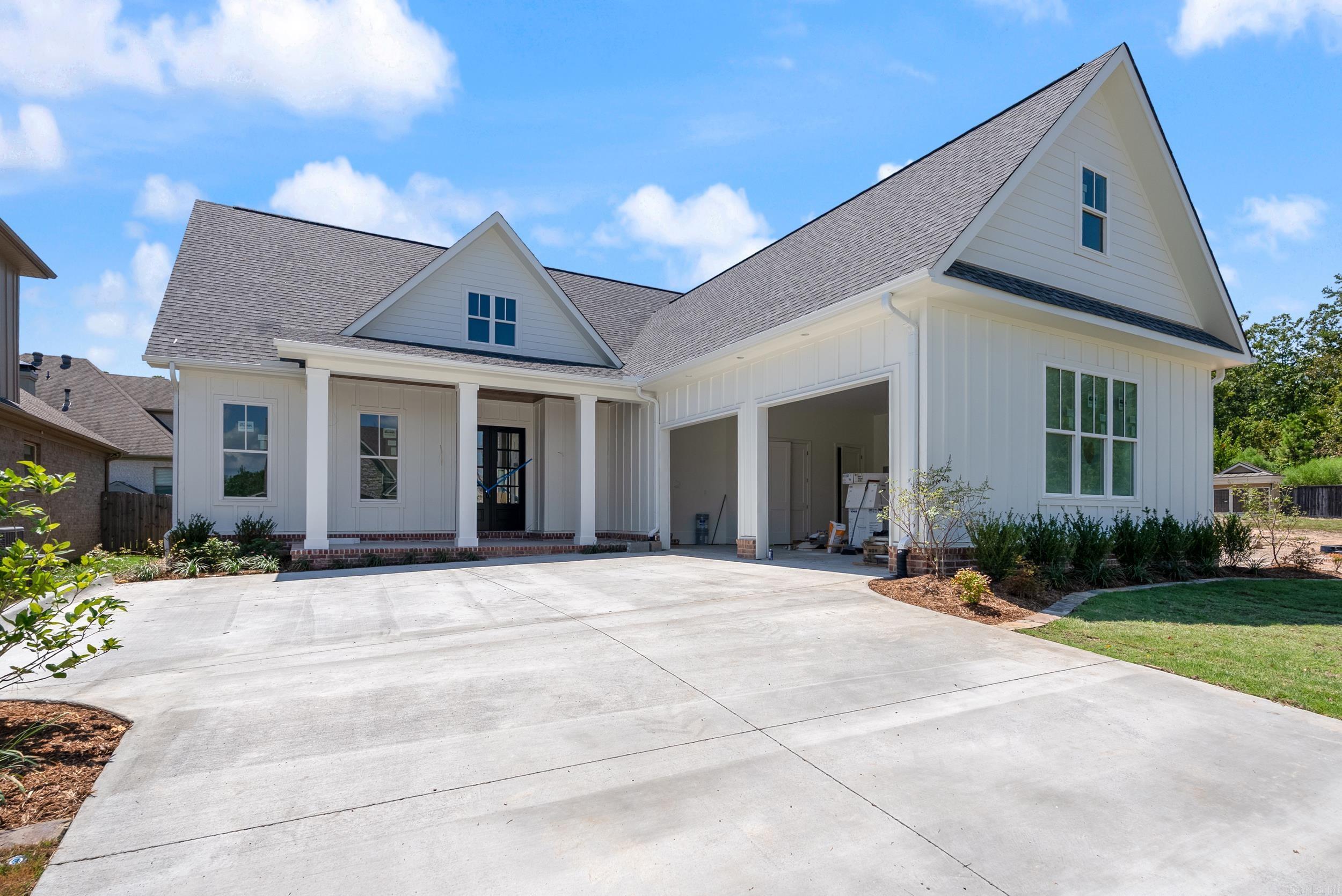 121 Belles Fleurs Blvd