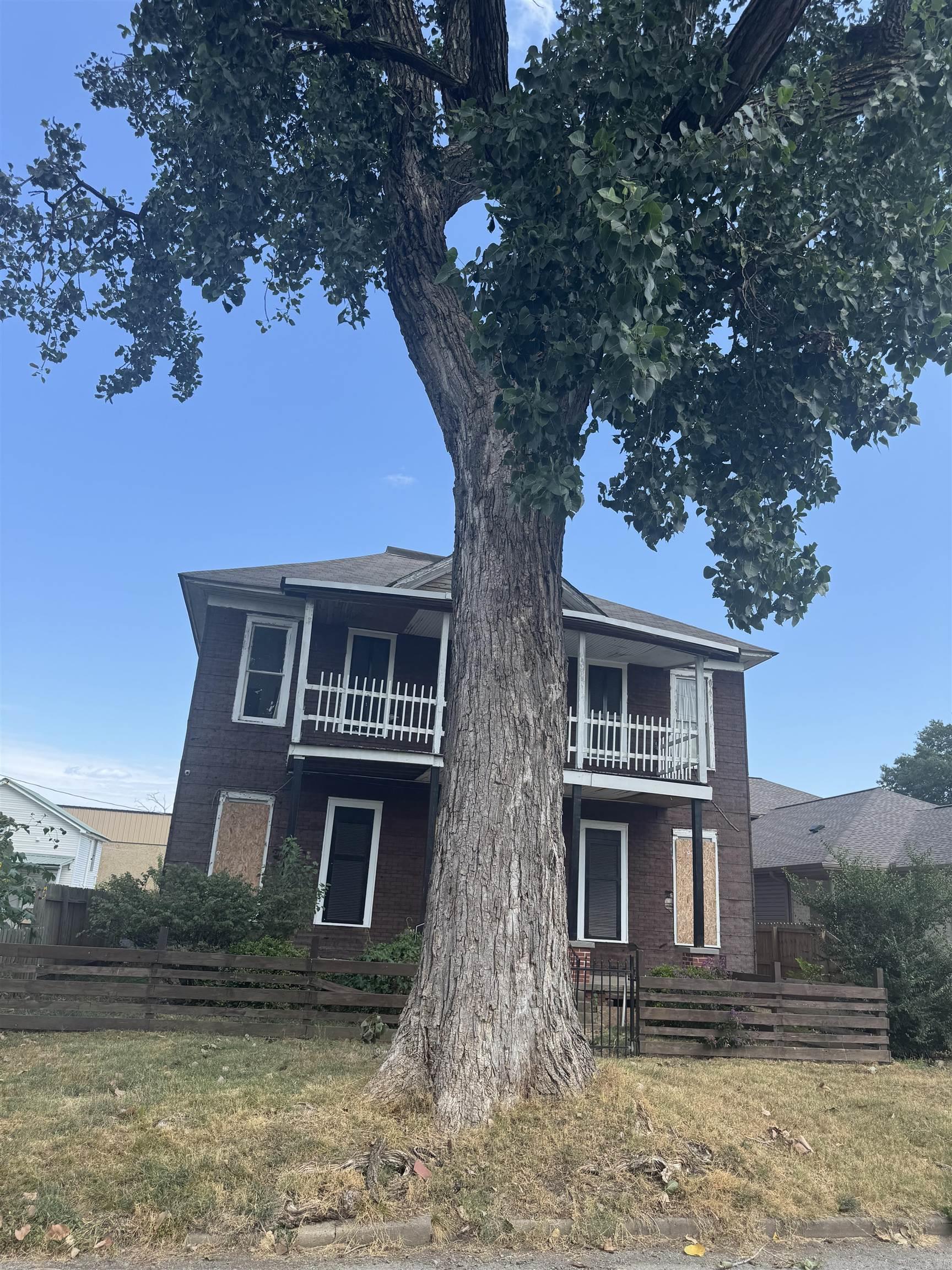 912 N Poplar Street North Little Rock, AR 72114