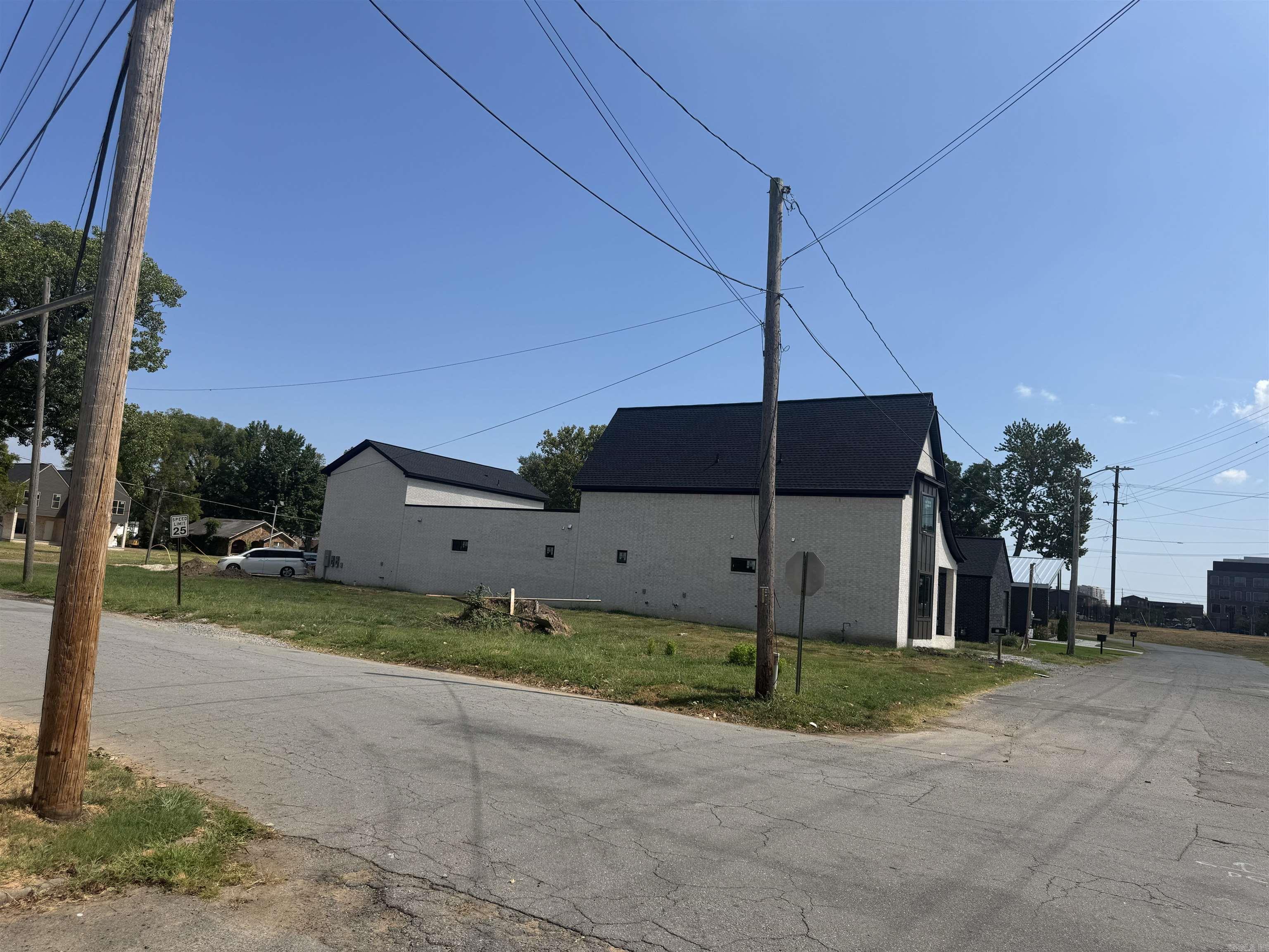 912 N Poplar Street North Little Rock, AR 72114