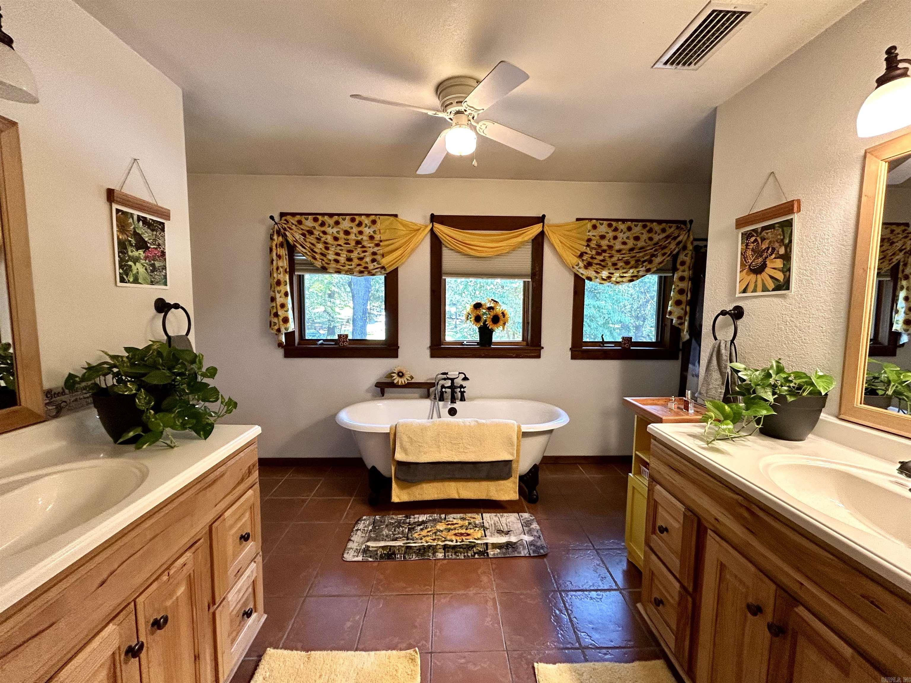 540 Lick Fork Dr Mountain View, AR 72560