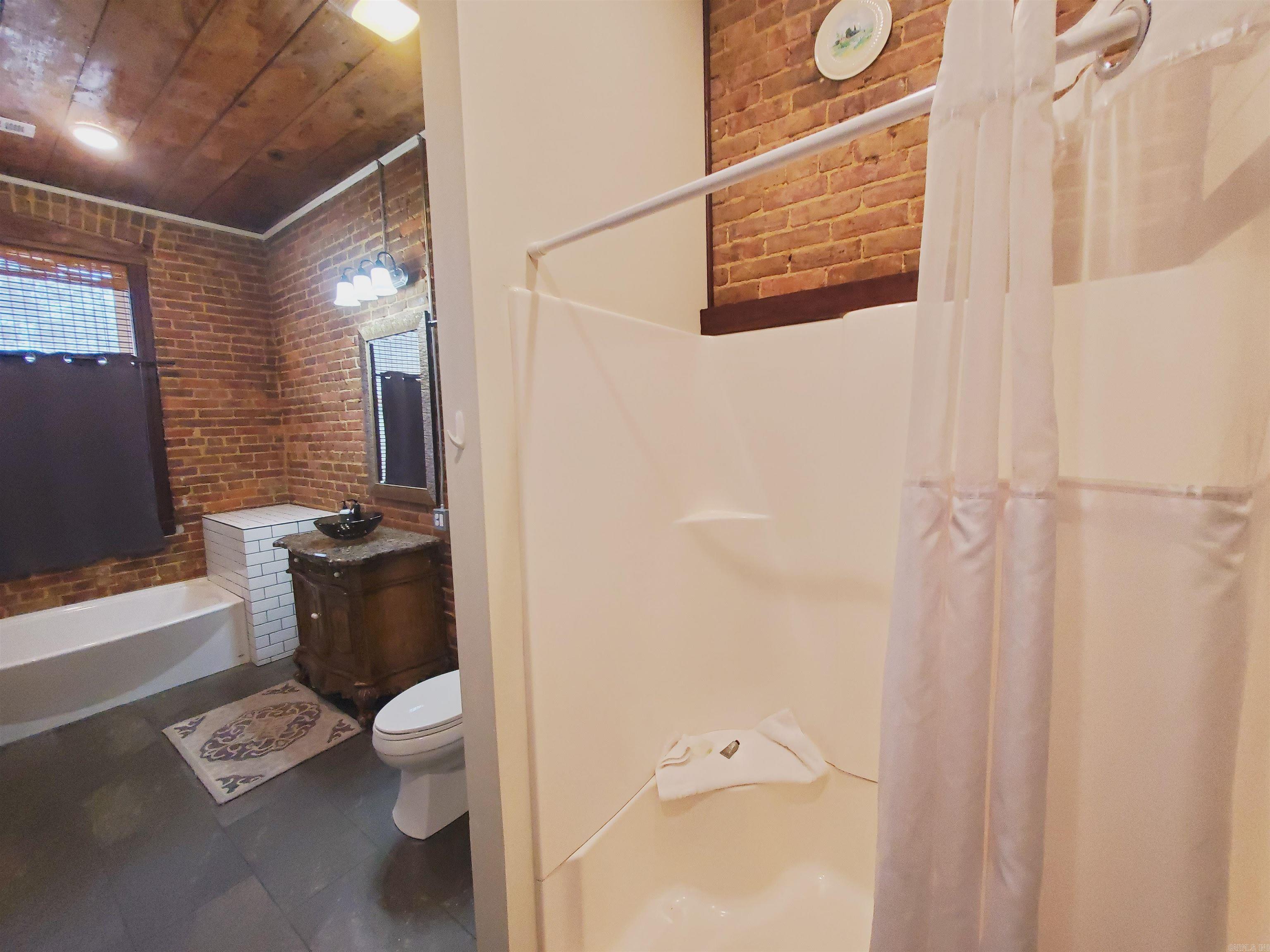 147 S 3rd  Piggott, AR