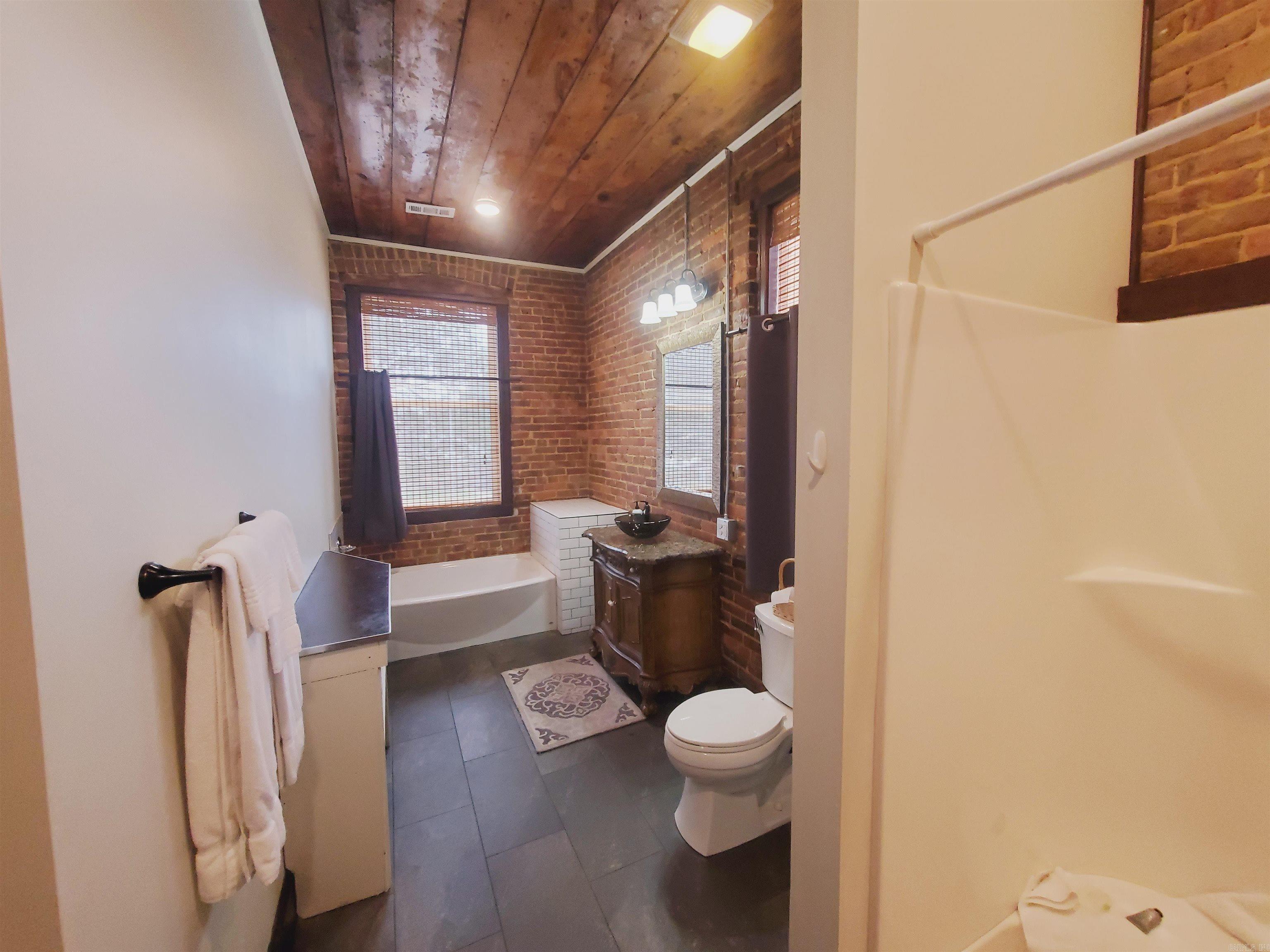 147 S 3rd  Piggott, AR