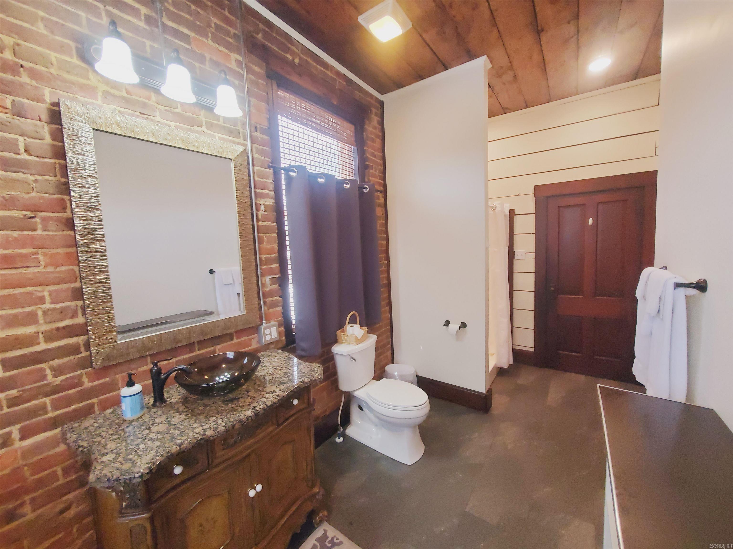 147 S 3rd  Piggott, AR