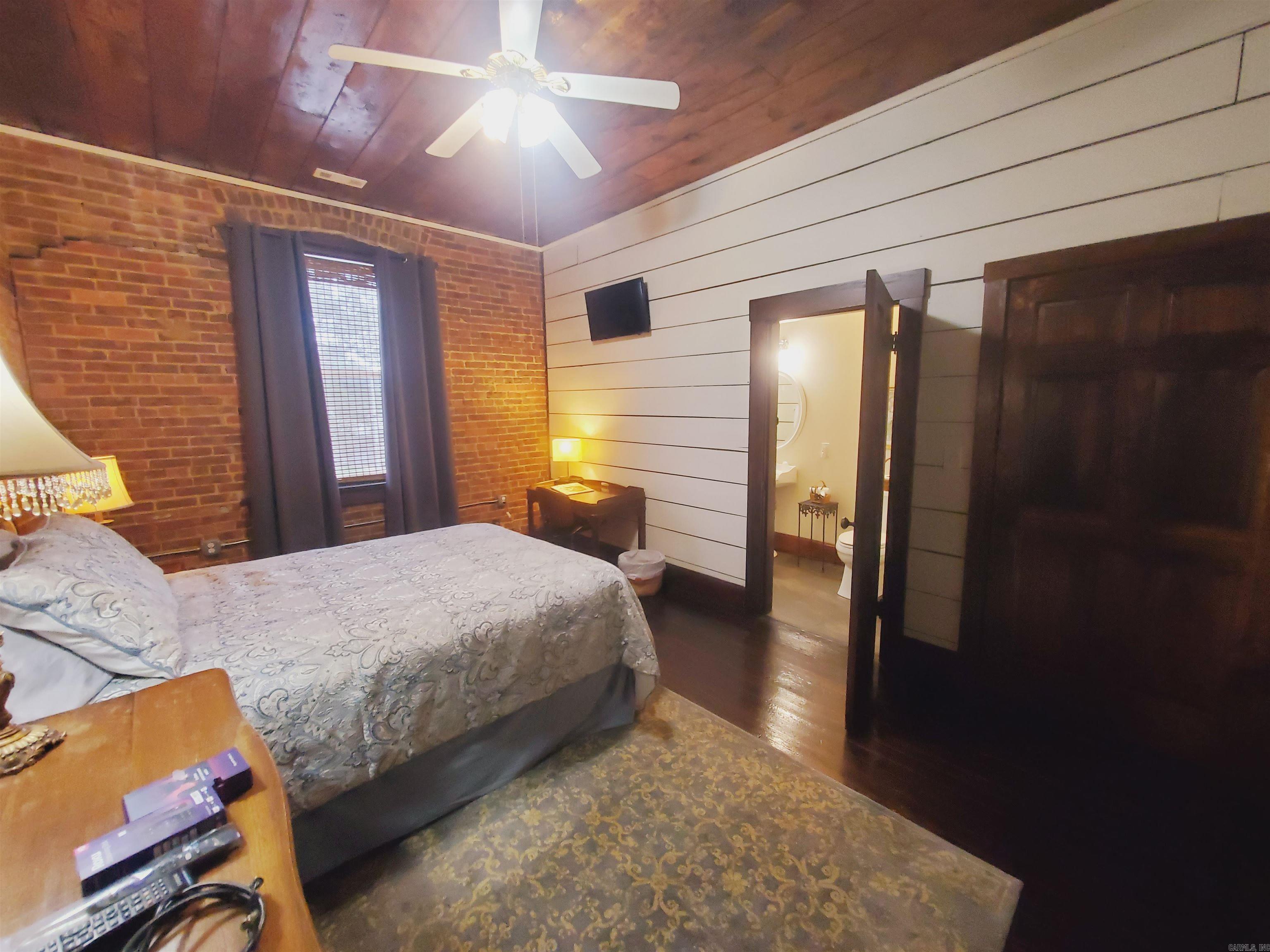 147 S 3rd  Piggott, AR