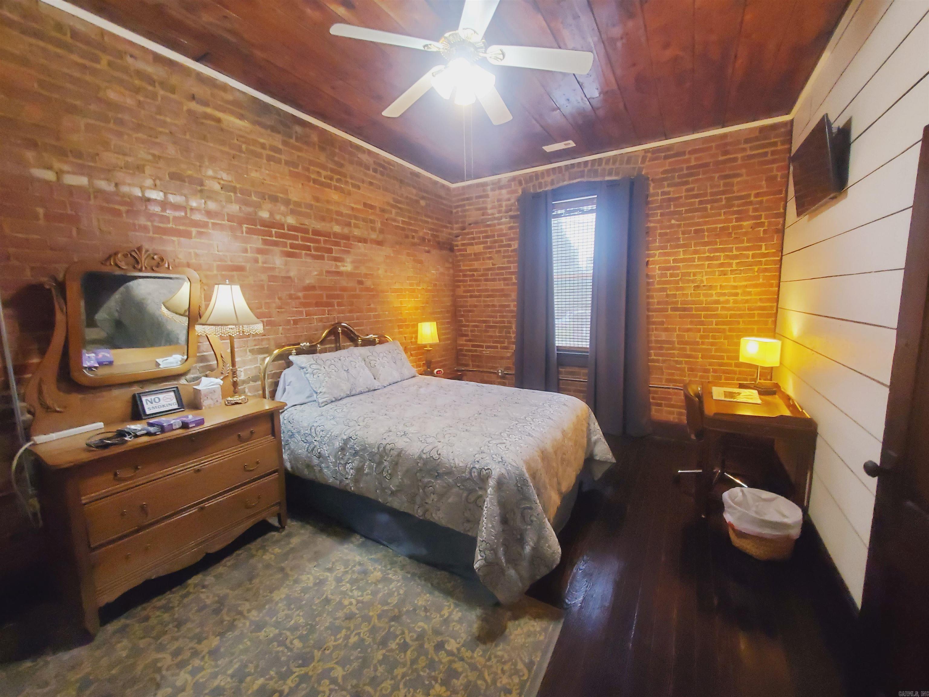 147 S 3rd  Piggott, AR