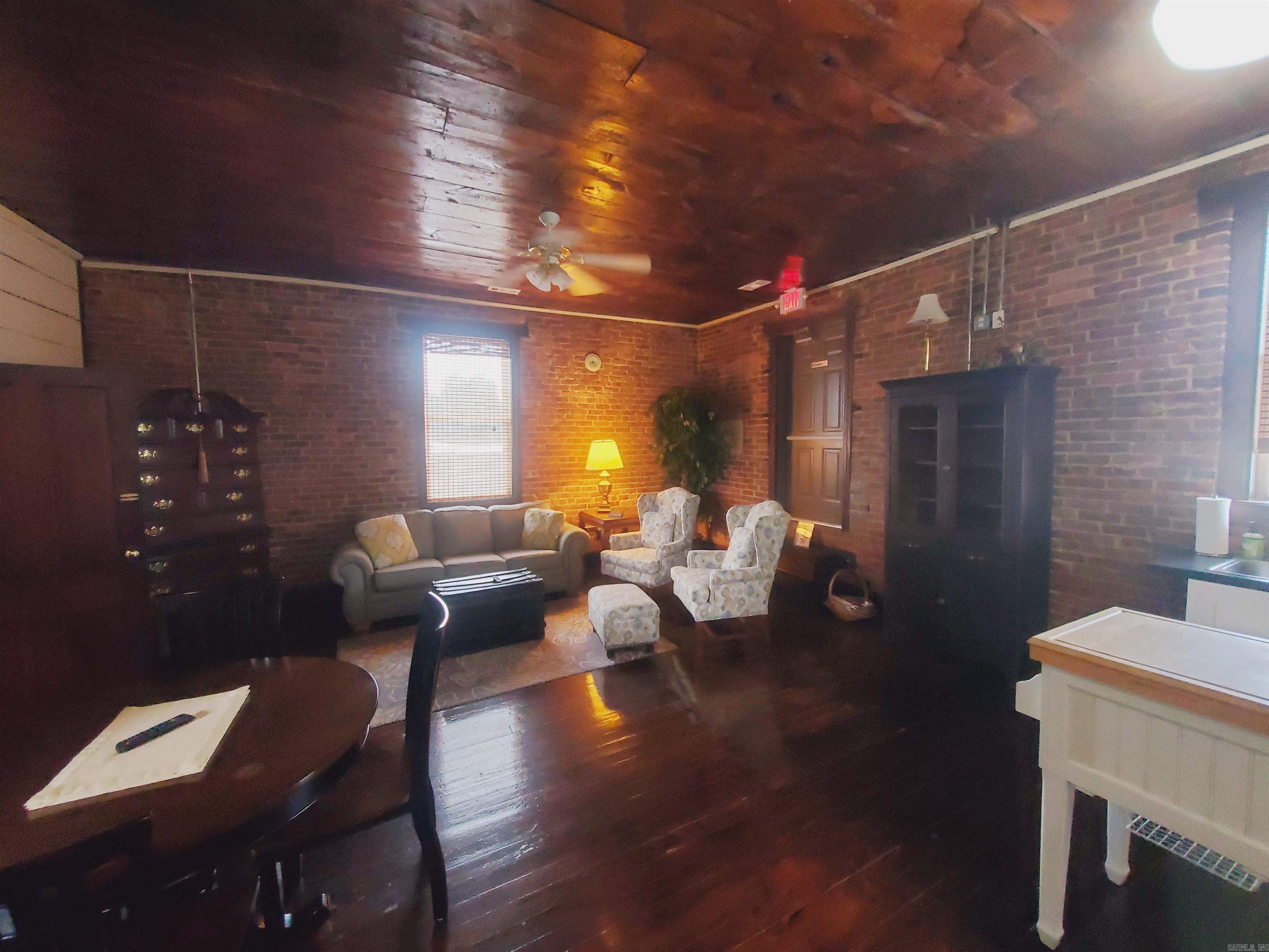 147 S 3rd  Piggott, AR