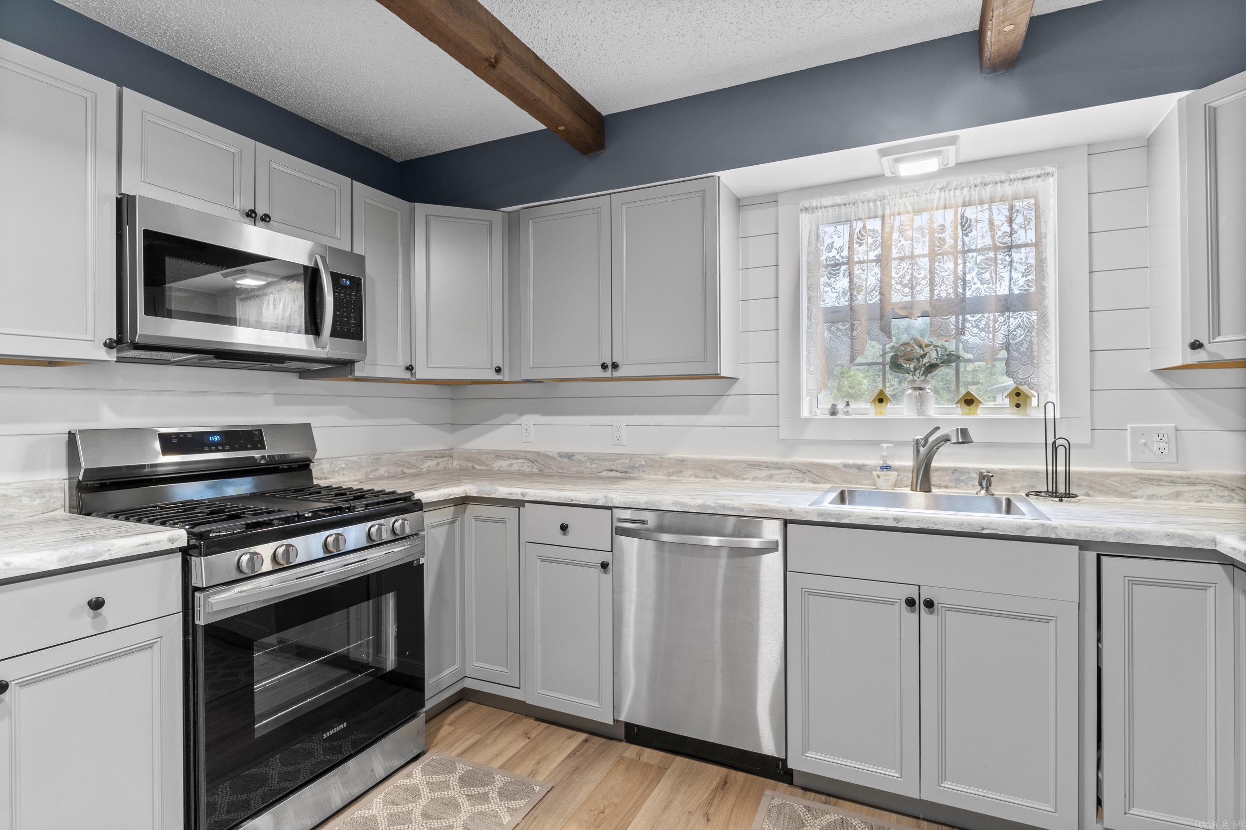 2404 Russell  Mountain Home, AR