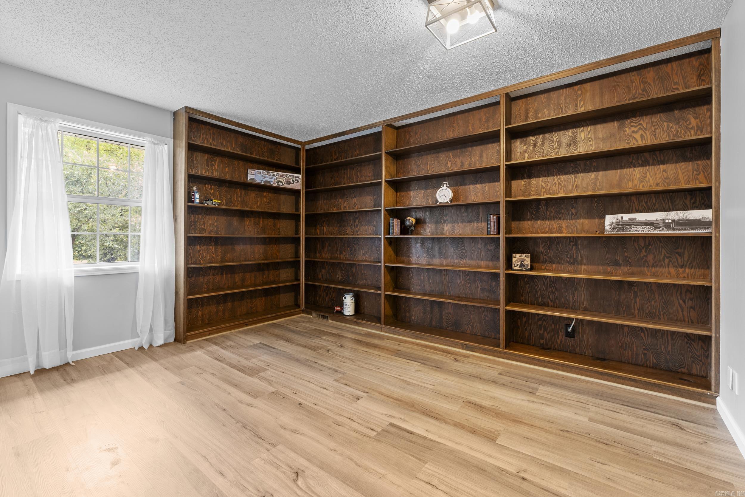 2404 Russell  Mountain Home, AR