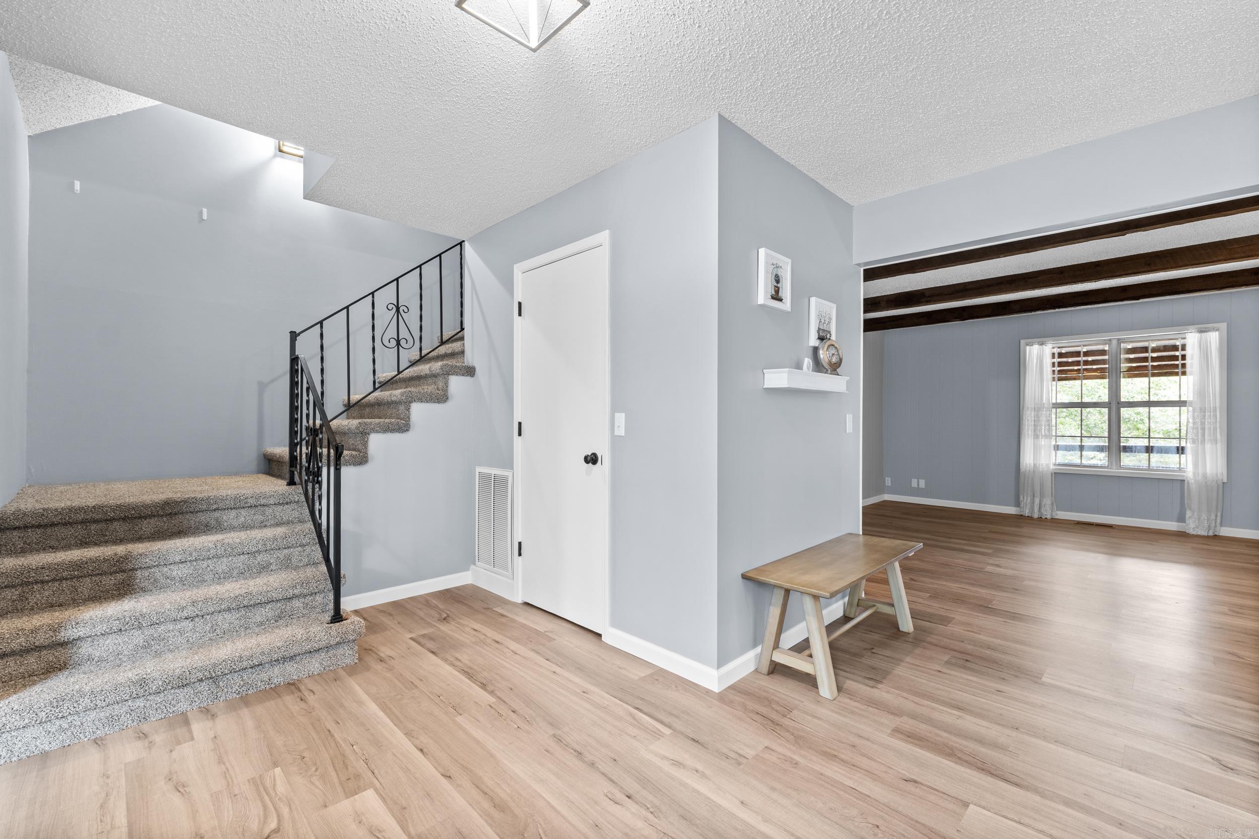 2404 Russell  Mountain Home, AR