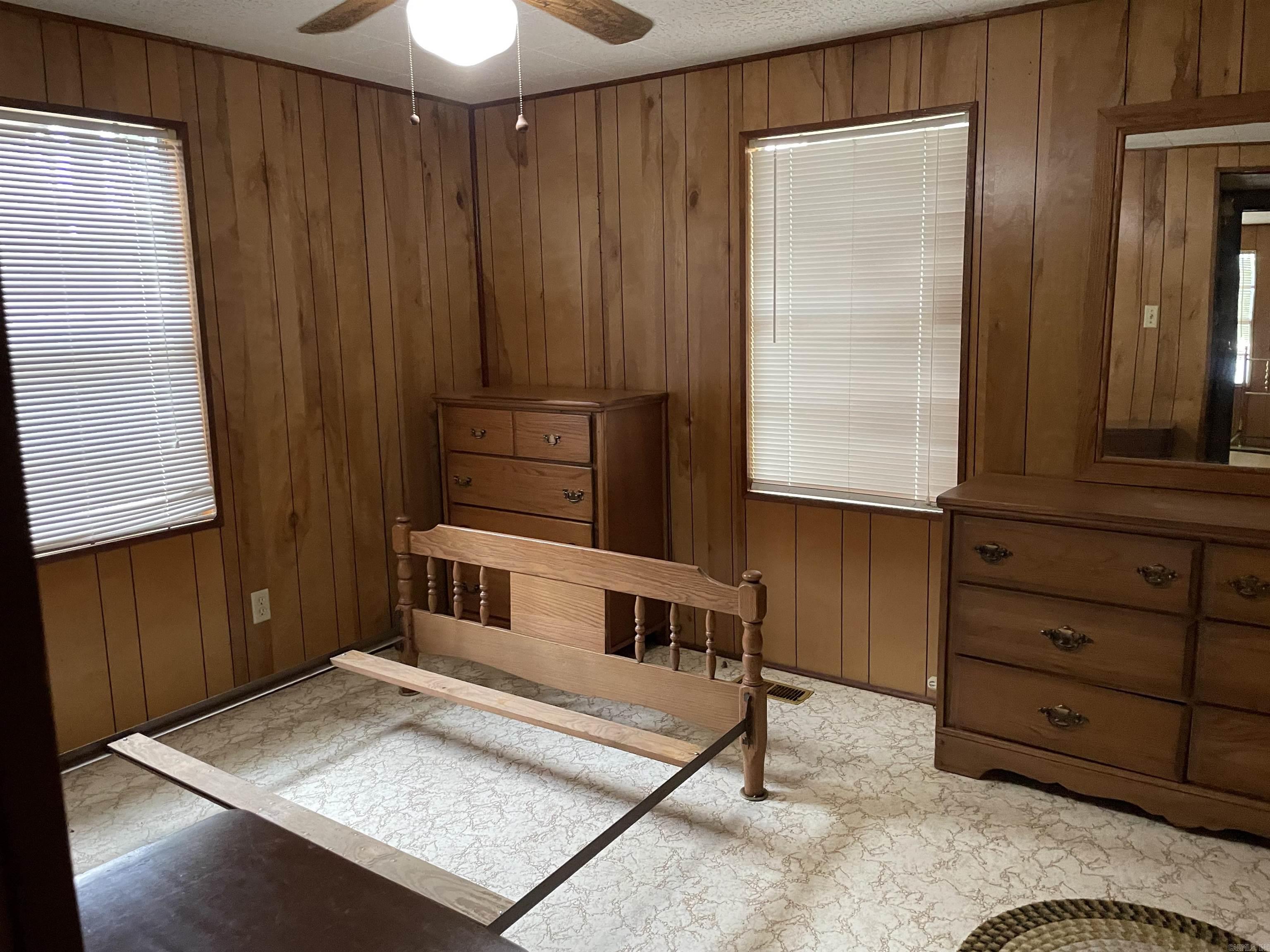 24 CEDAR  Higden, AR