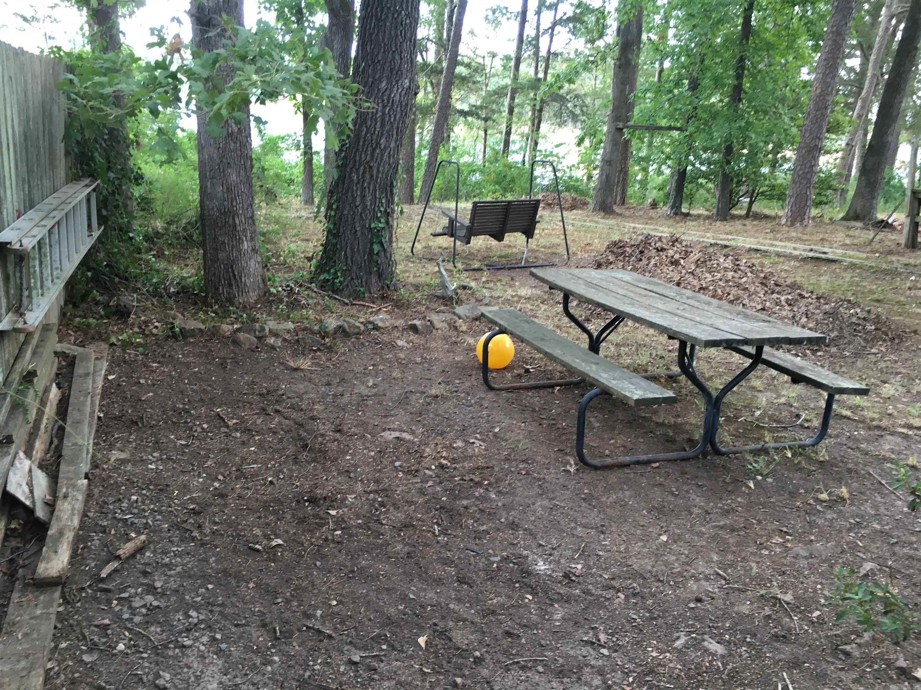 24 CEDAR  Higden, AR