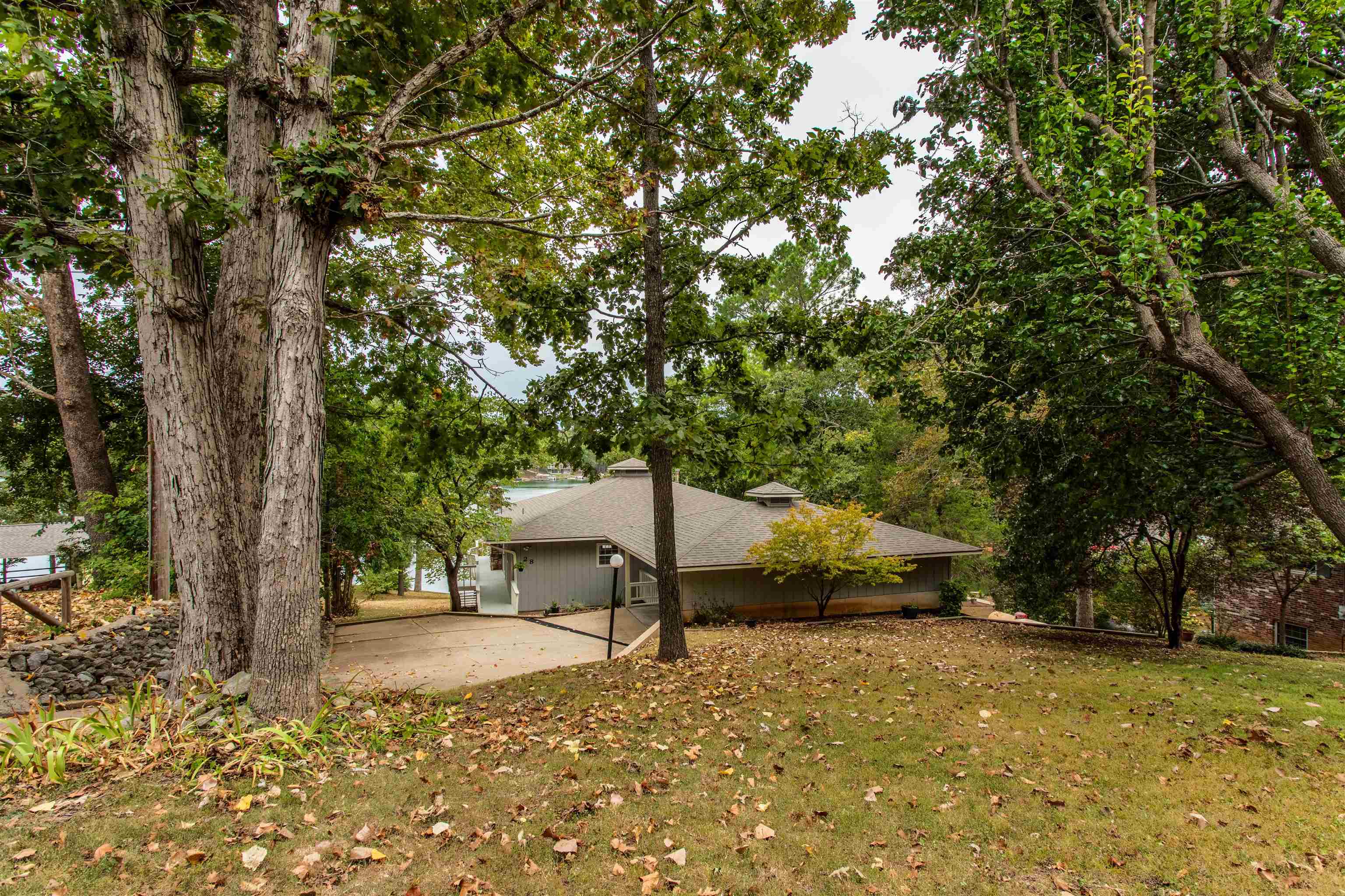 28 N Lakeshore Drive Cherokee Village, AR 72529