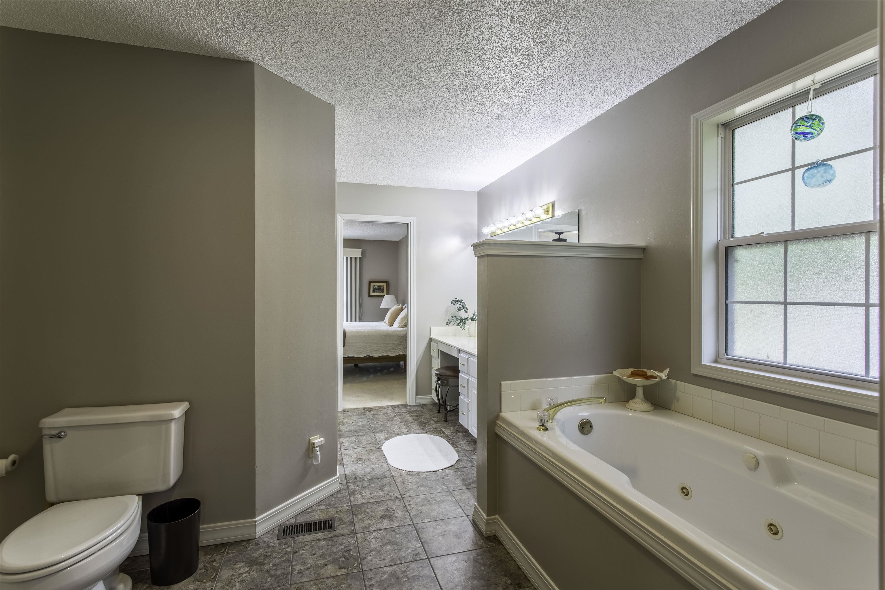 28 N Lakeshore Drive Cherokee Village, AR 72529