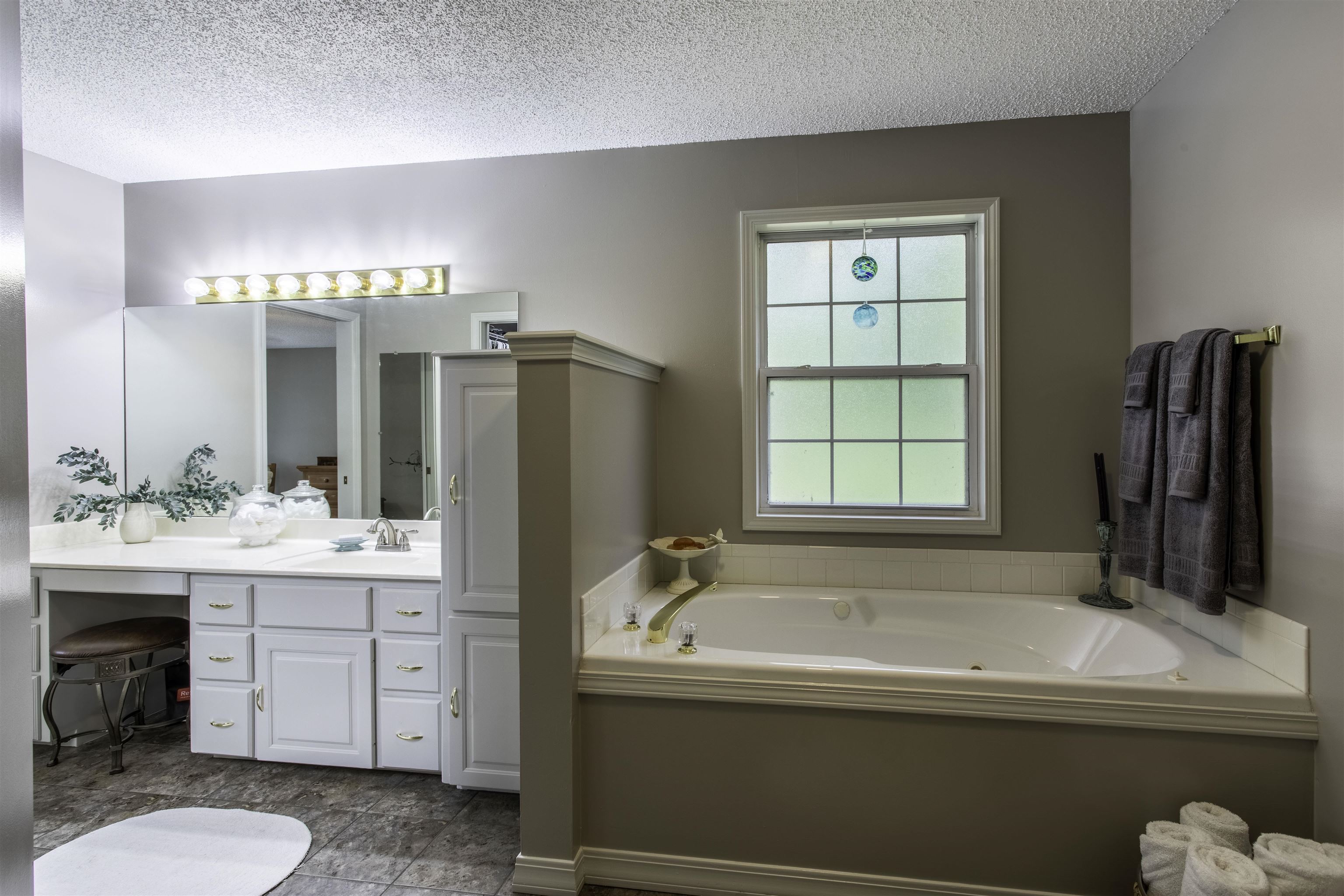 28 N Lakeshore Drive Cherokee Village, AR 72529