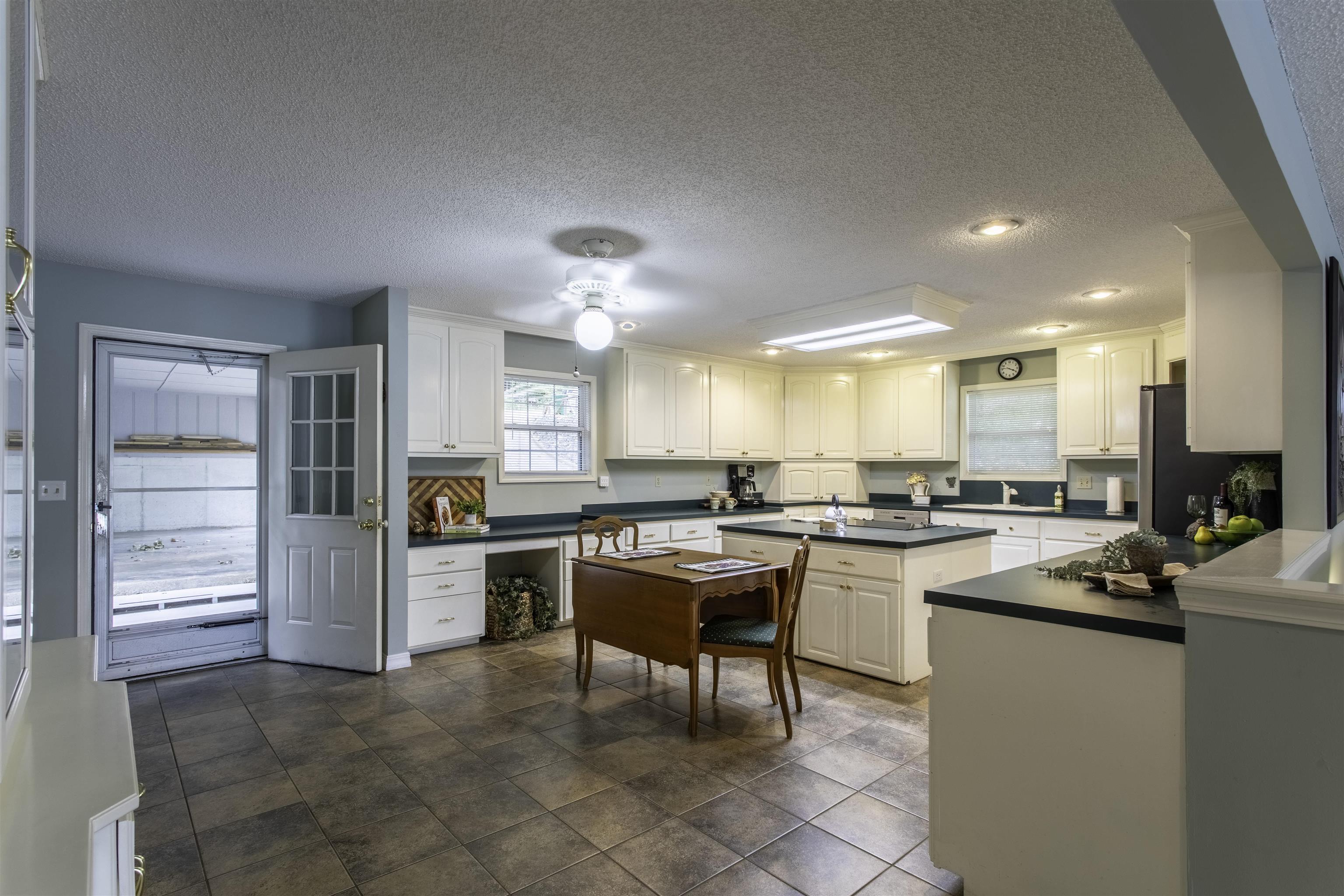 28 N Lakeshore Drive Cherokee Village, AR 72529